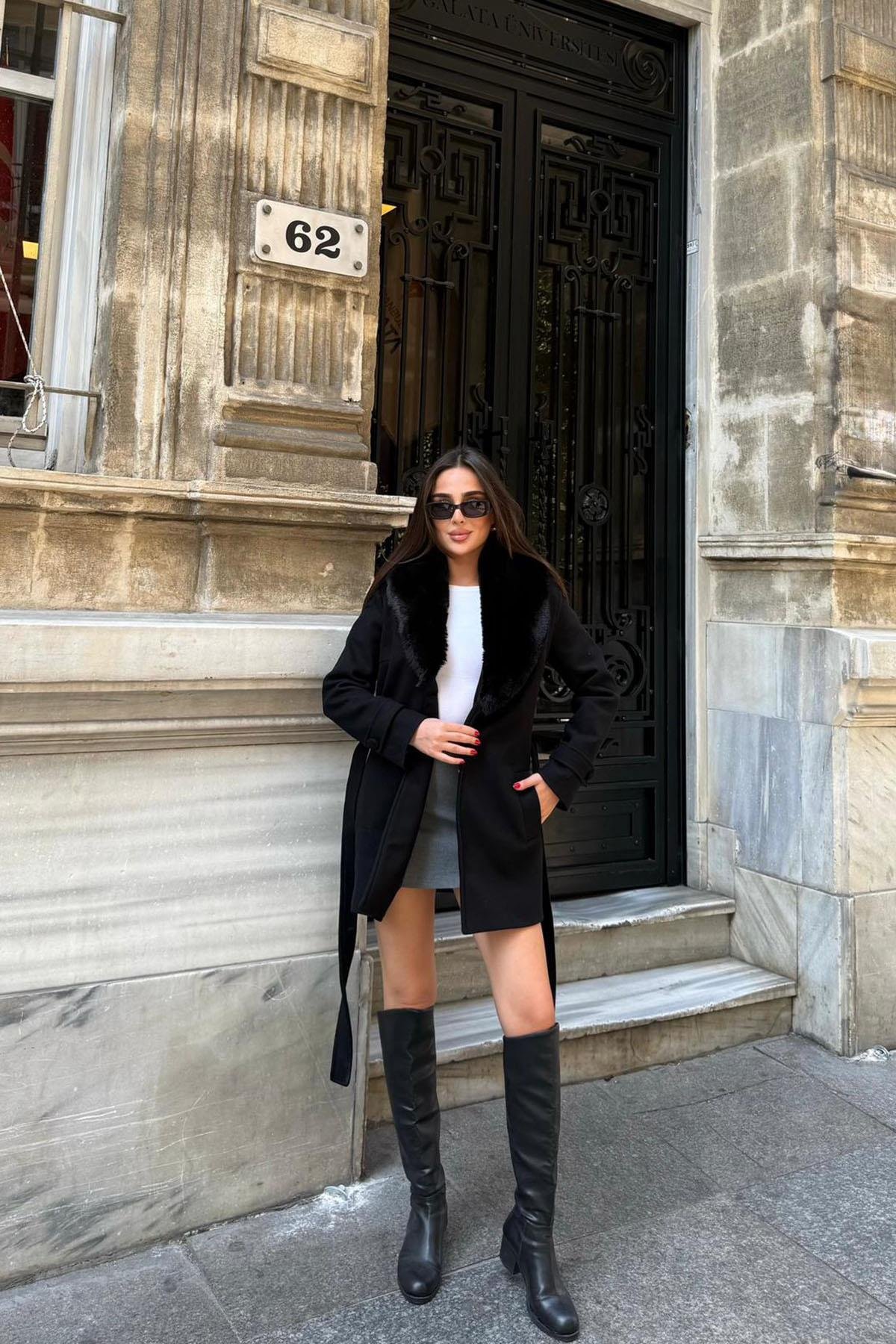 Kadın kürk yakalı kuşaklı kısa boy kaşe kaban DPSTR1019