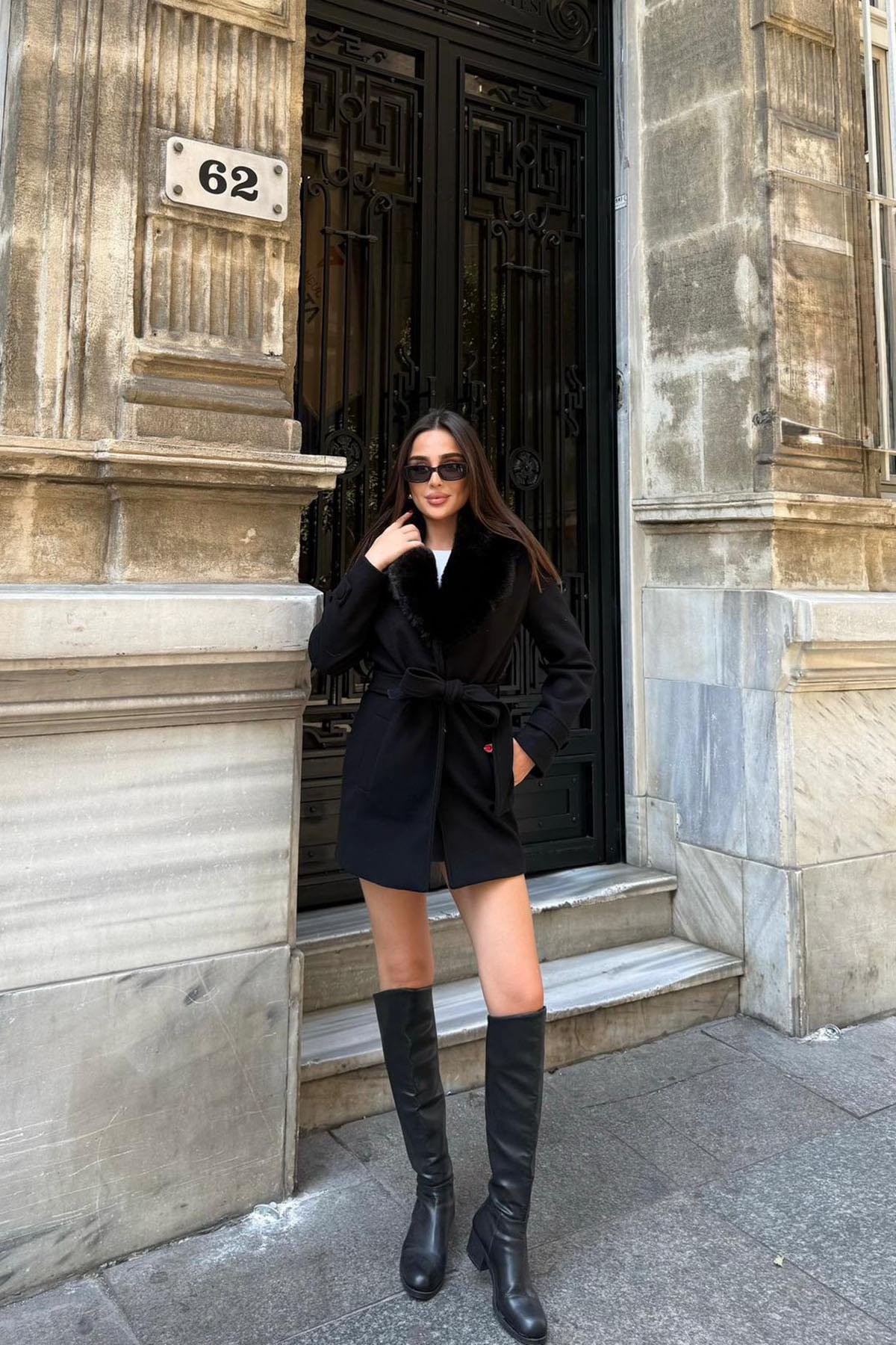 Kadın kürk yakalı kuşaklı kısa boy kaşe kaban DPSTR1019