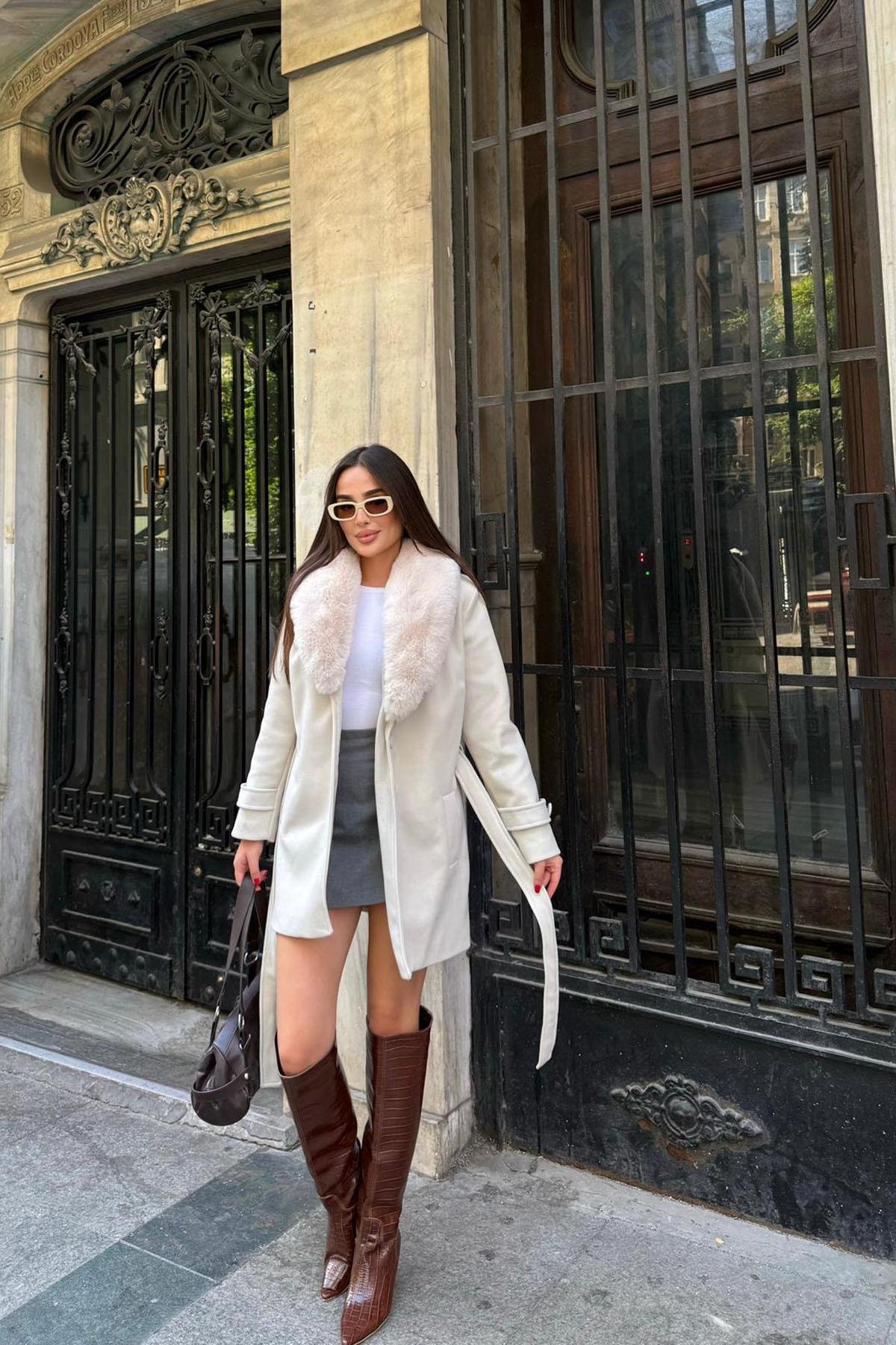 Kadın kürk yakalı kuşaklı kısa boy kaşe kaban DPSTR1019