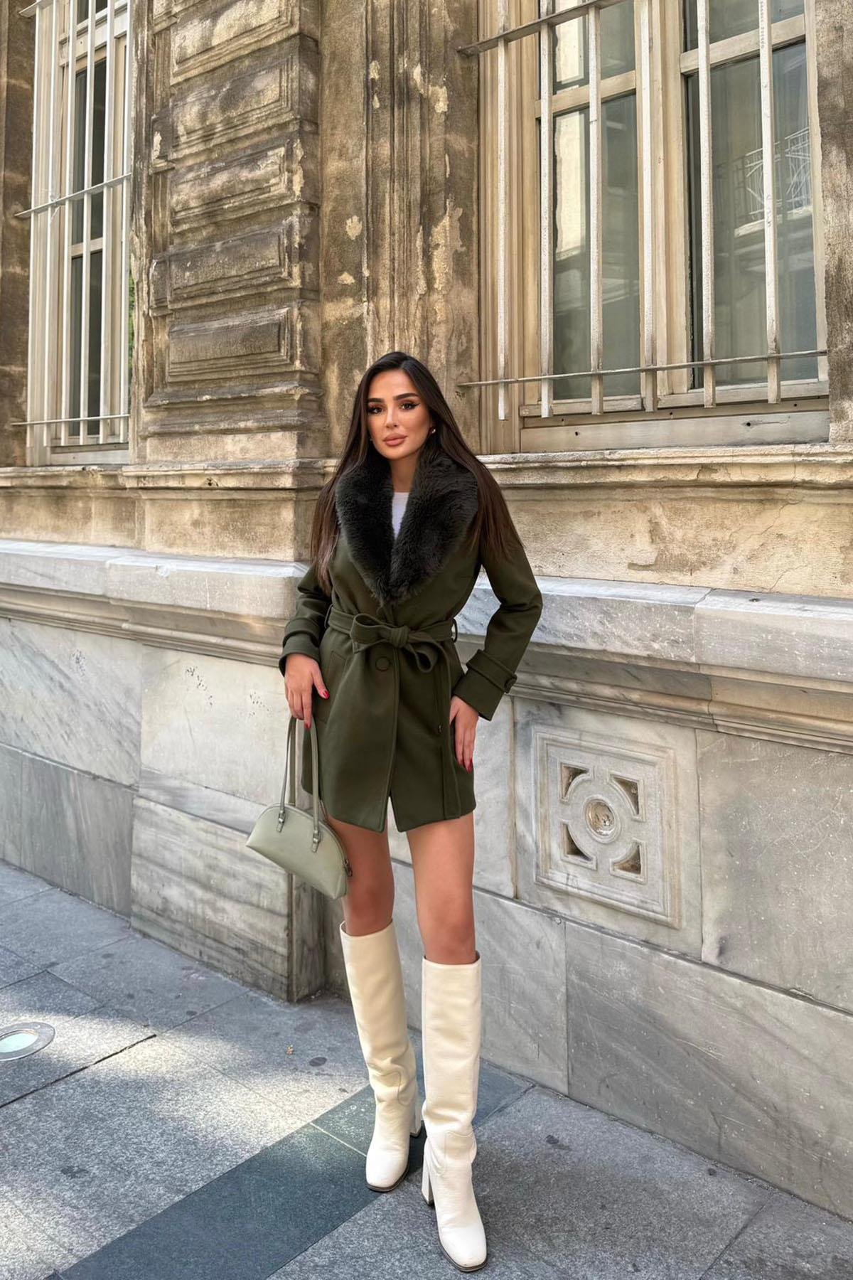 Kadın kürk yakalı kuşaklı kısa boy kaşe kaban DPSTR1019