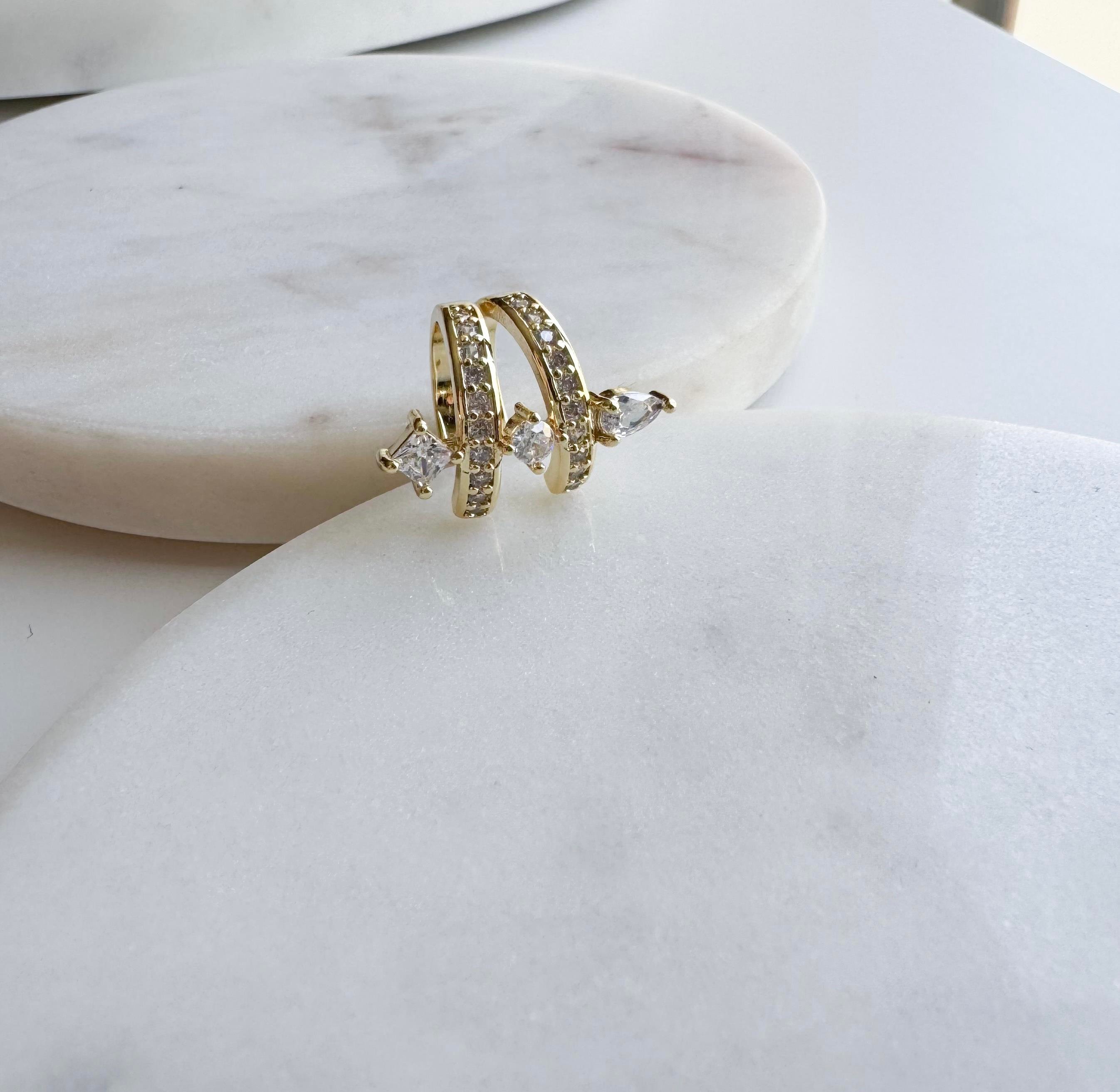 Çelik Oklu Taşlı Earcuff