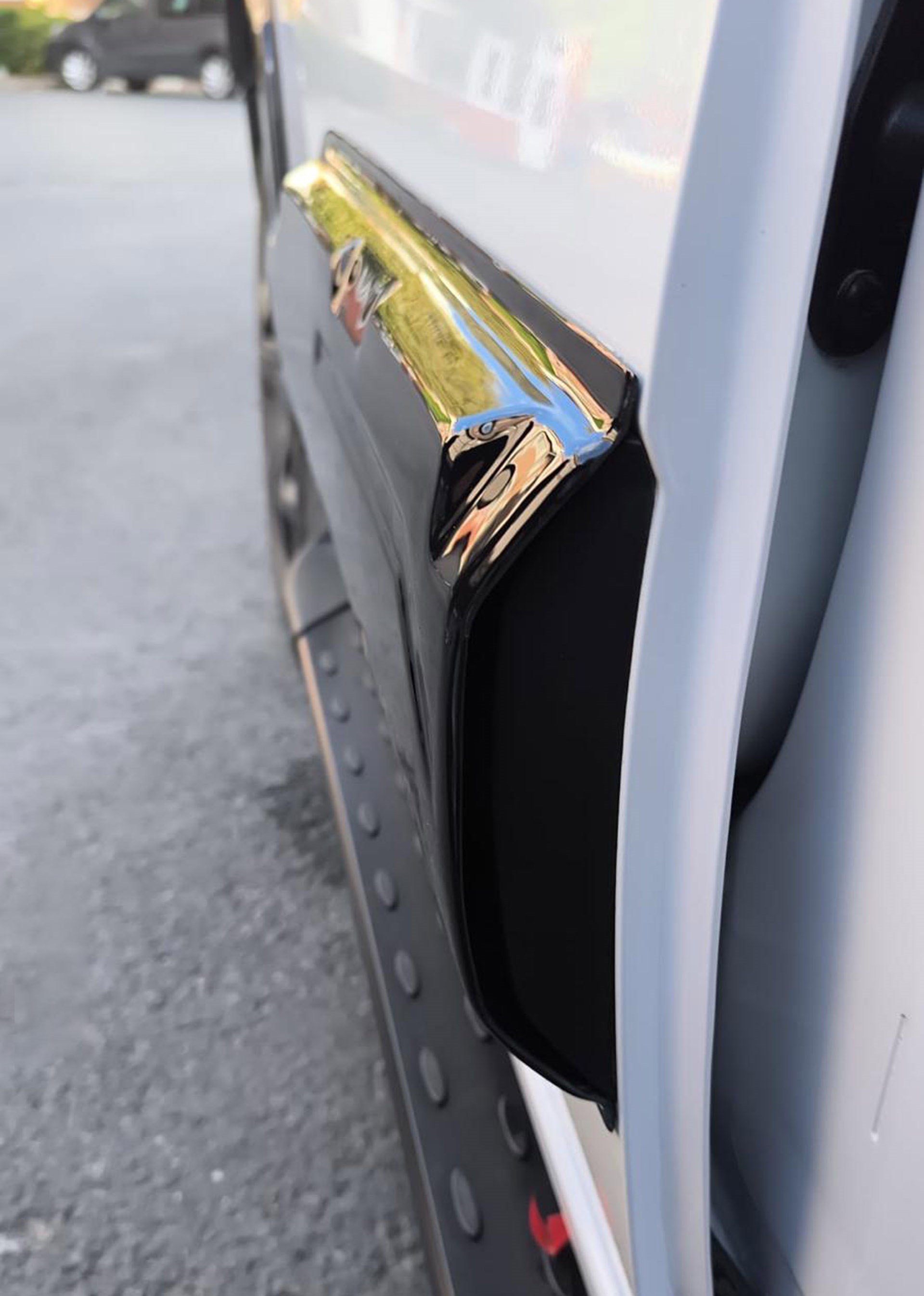 FIAT DOBLO 2025- PARLAK KAPI DODİK