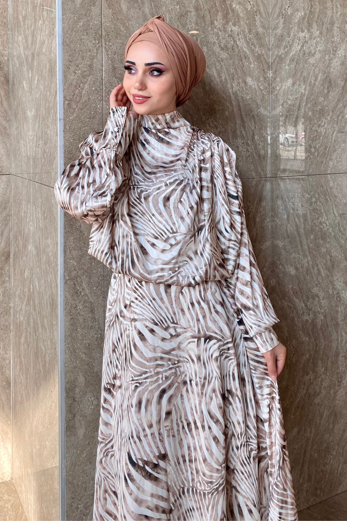 Vatkalı Saten Etekli Takım ZEBRA