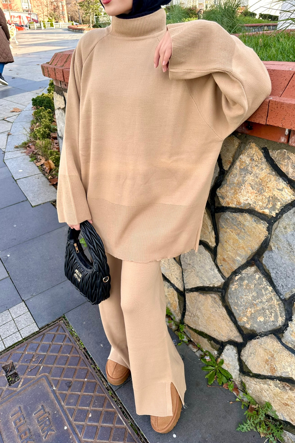 Yan Yırtmaç Detay Triko Takım CAMEL