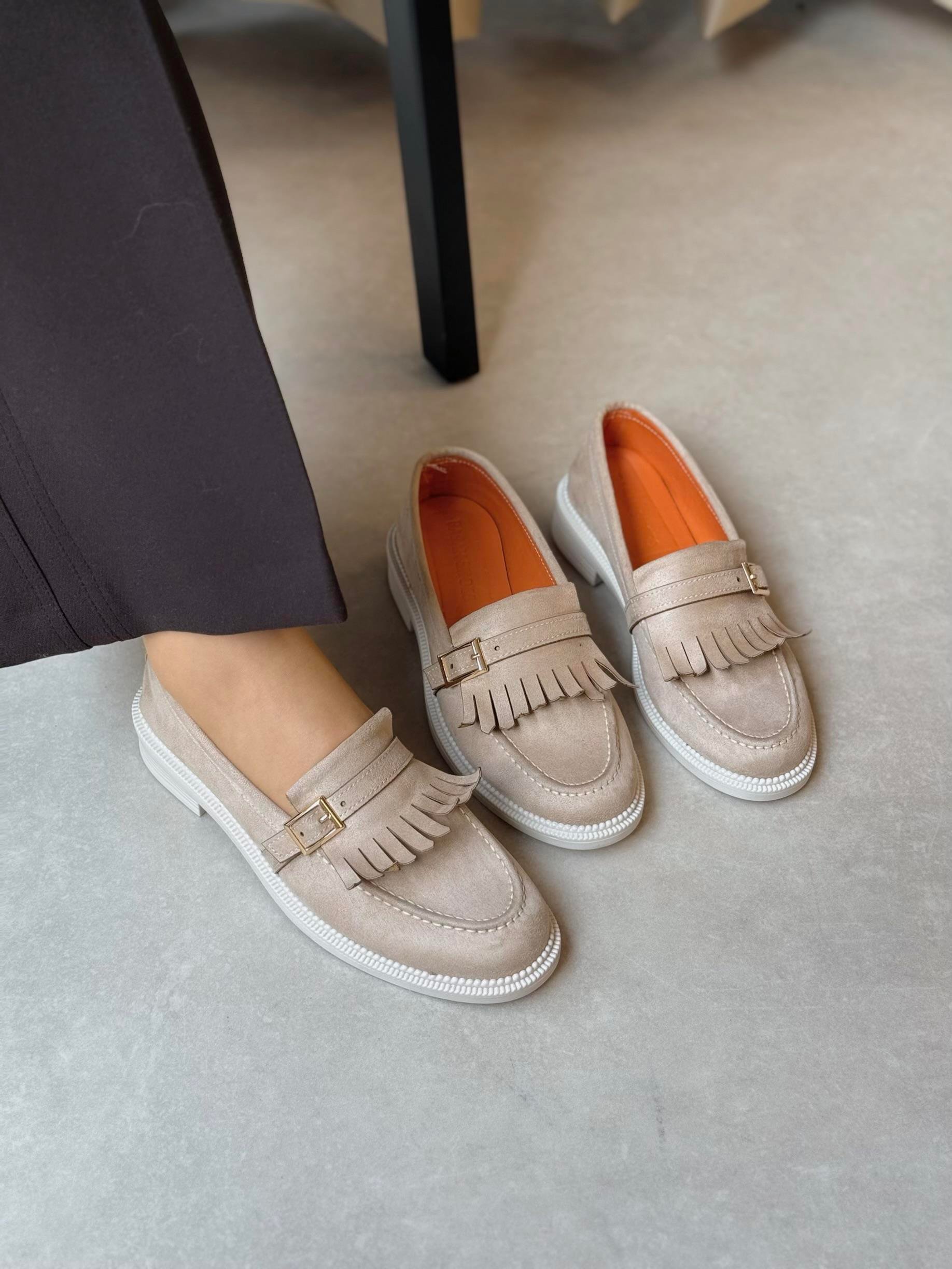 Jesy Püsküllü Toka Detaylı Bej Loafer