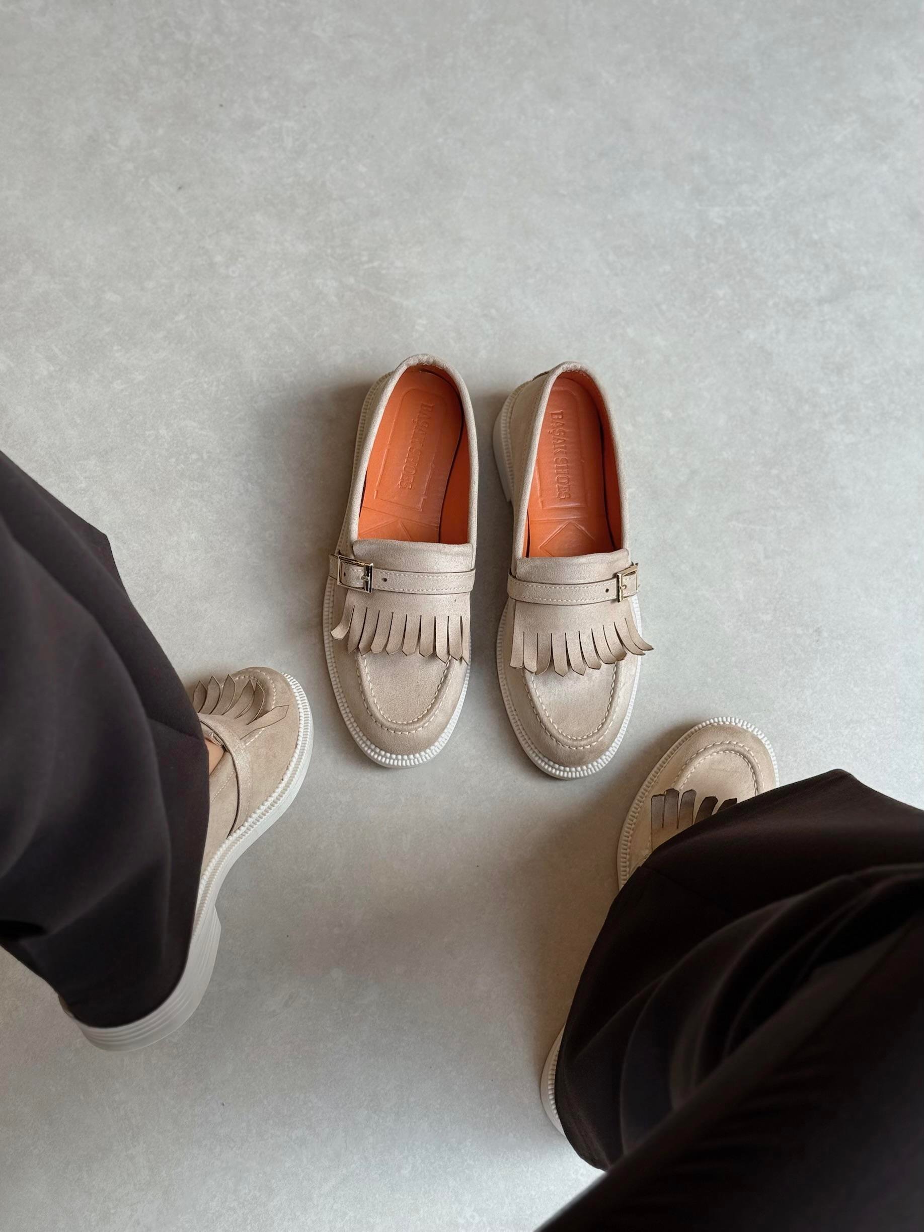 Jesy Püsküllü Toka Detaylı Bej Loafer