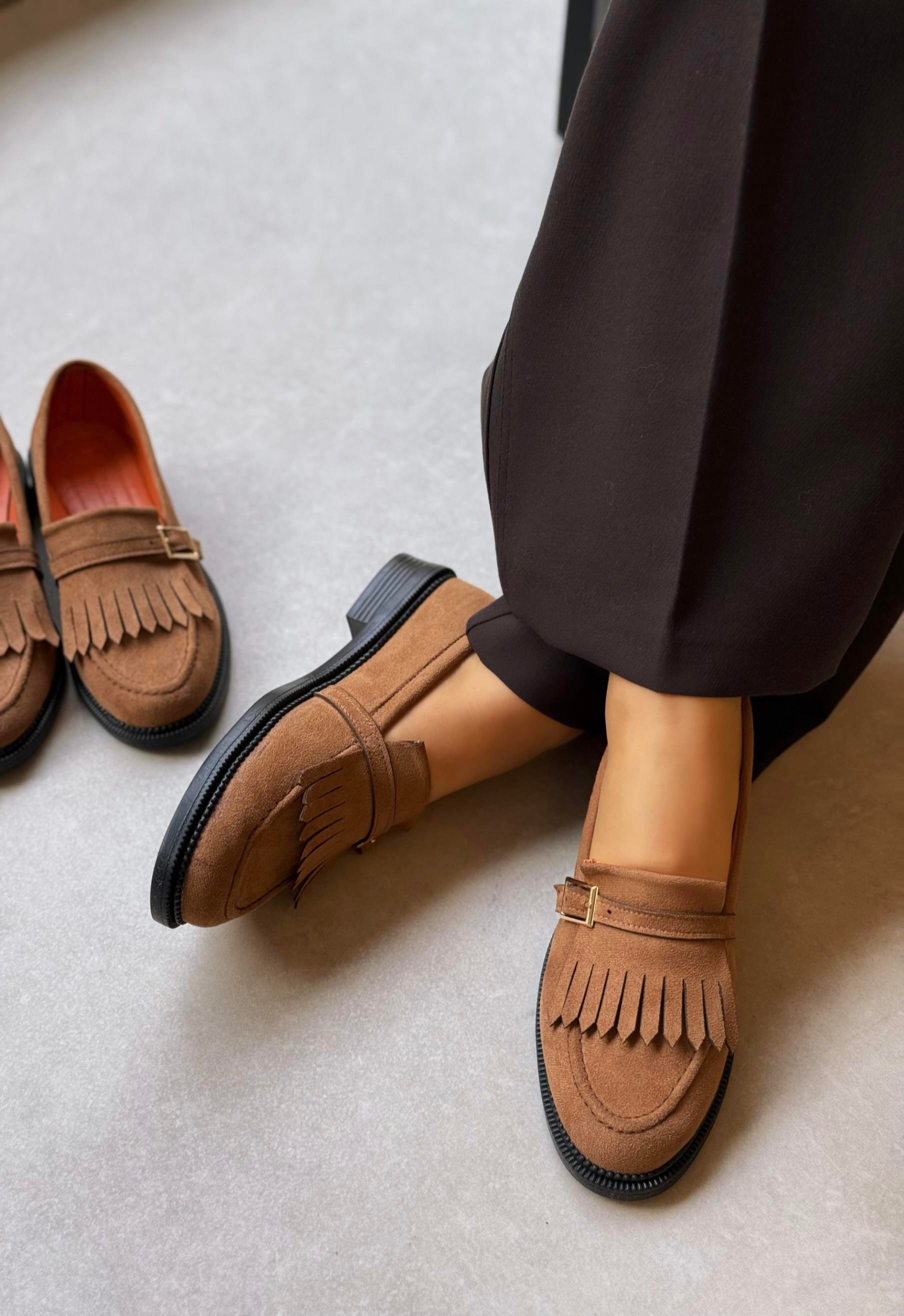 Jesy Püsküllü Toka Detaylı Taba Loafer