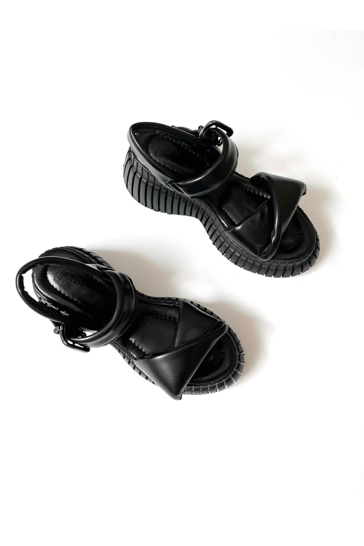 Siyah Deri Yüksek Taban Sandalet