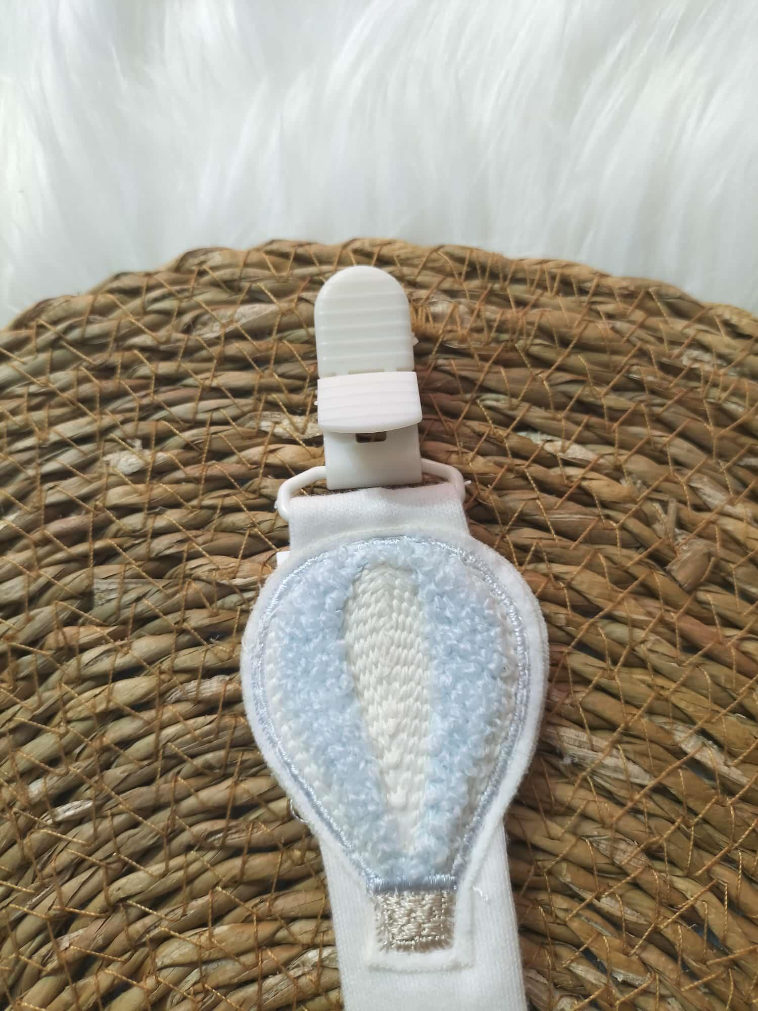  BEBEK MAVİ RENKLİ CARAMEL BEBE BALON DETAYLI KETEN EMZİK ASKISI