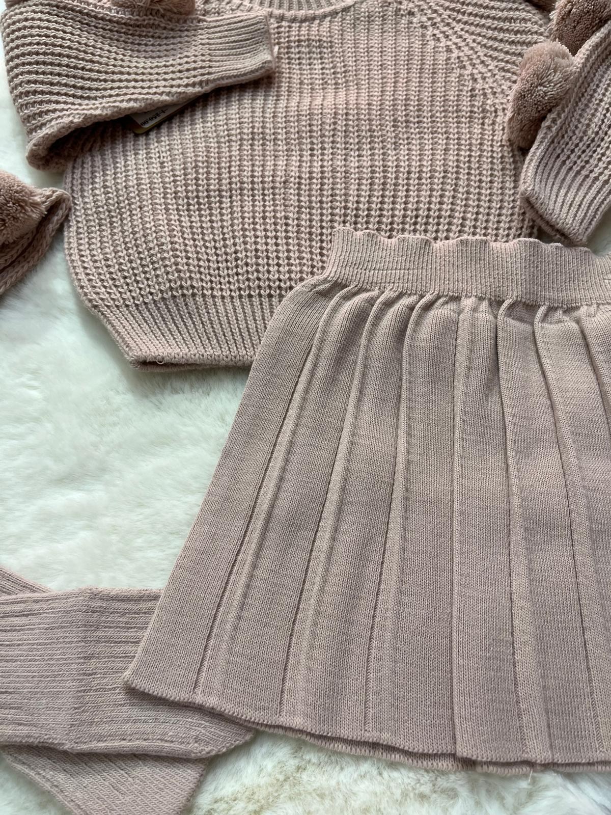  PONPON DETAYLI ETEĞİ PİLELİ KIZ BEBEK TRİKO TAKIM