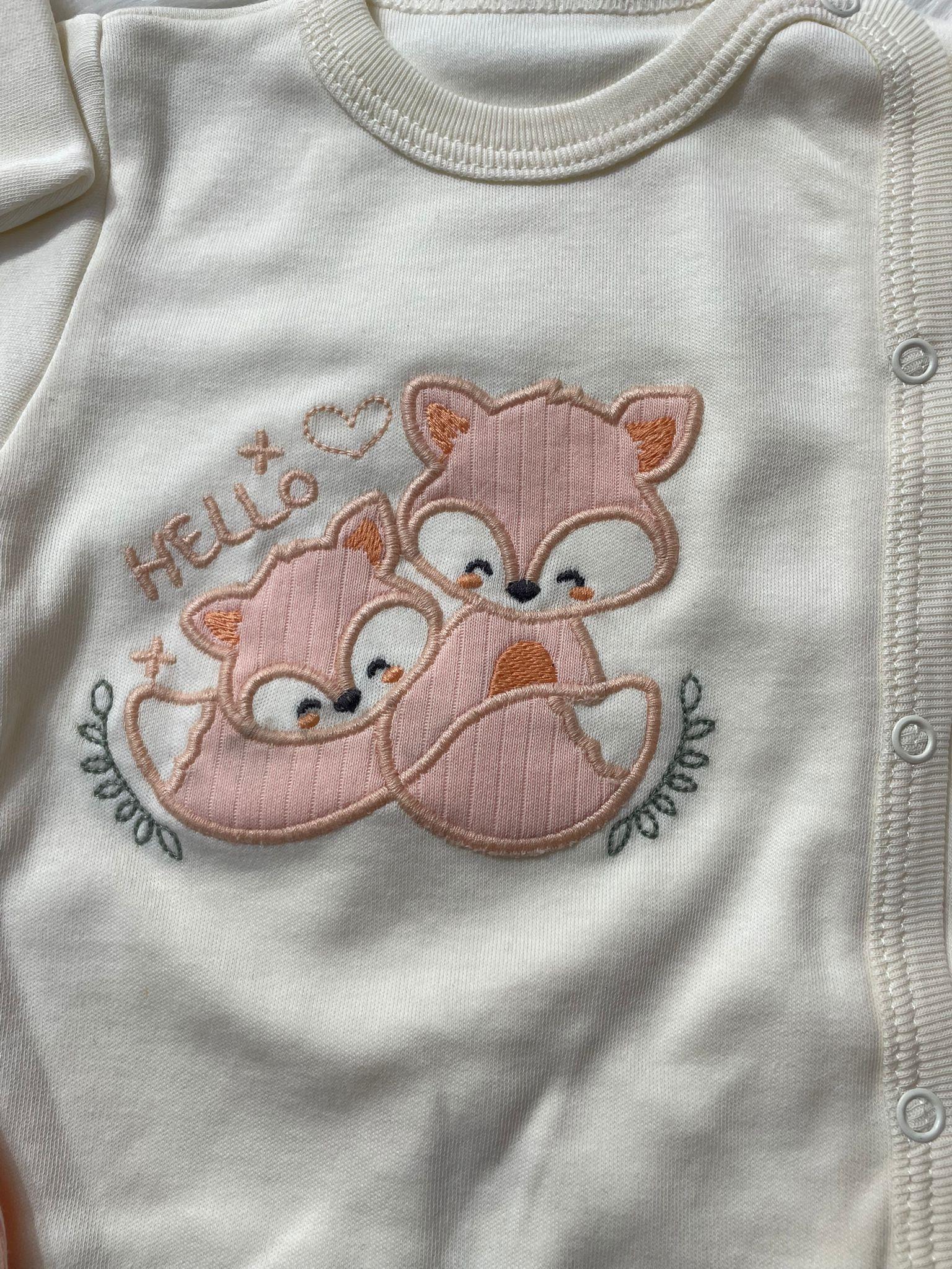 BEBEK PEMBE KENDİNDEN ELDİVENLİ TİLKİ DETAYLI PATİKLİ 3'LÜ BEBEK TAKIM