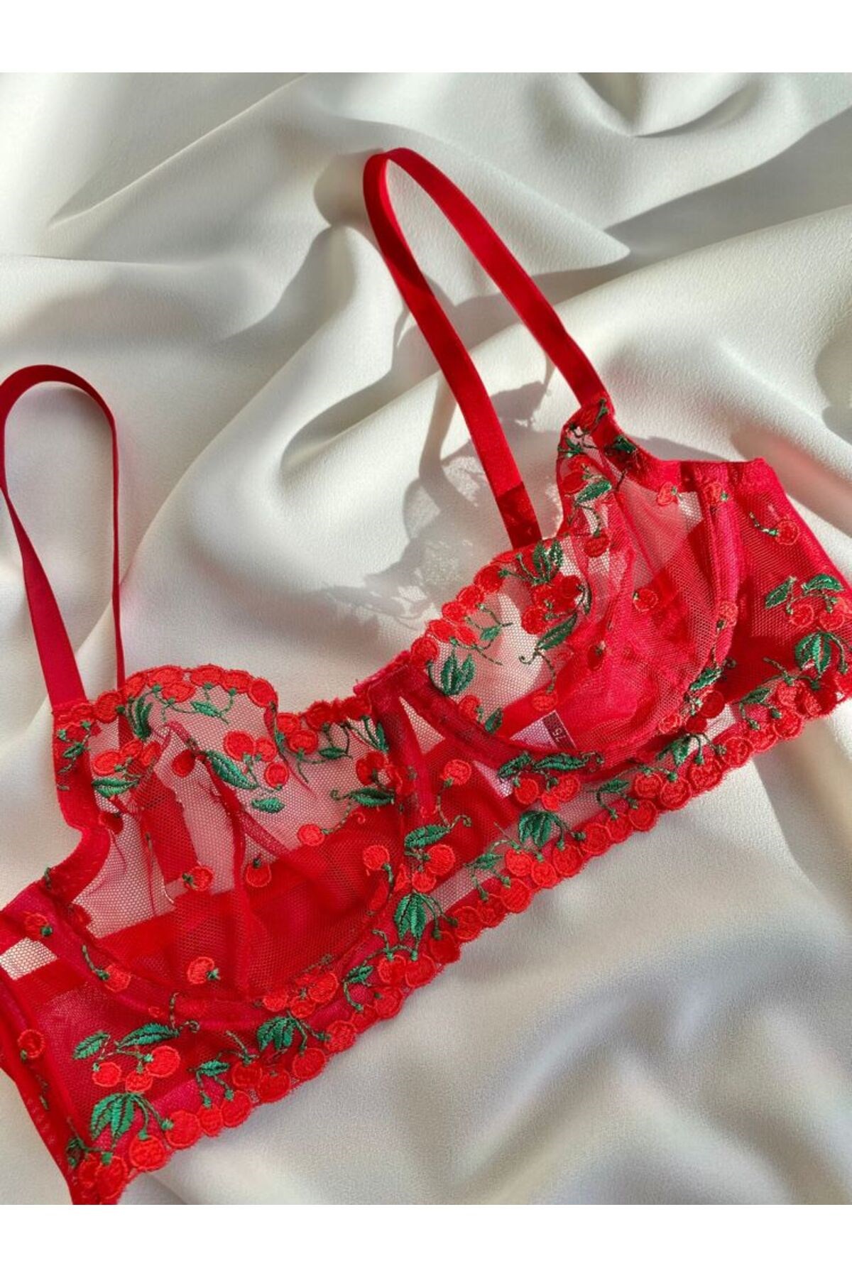 Cherry Kırmızı Tanga Külotlu Sütyen Takımı