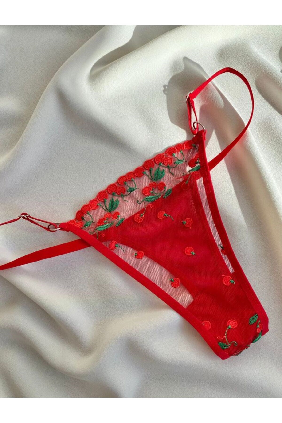 Cherry Kırmızı Tanga Külotlu Sütyen Takımı