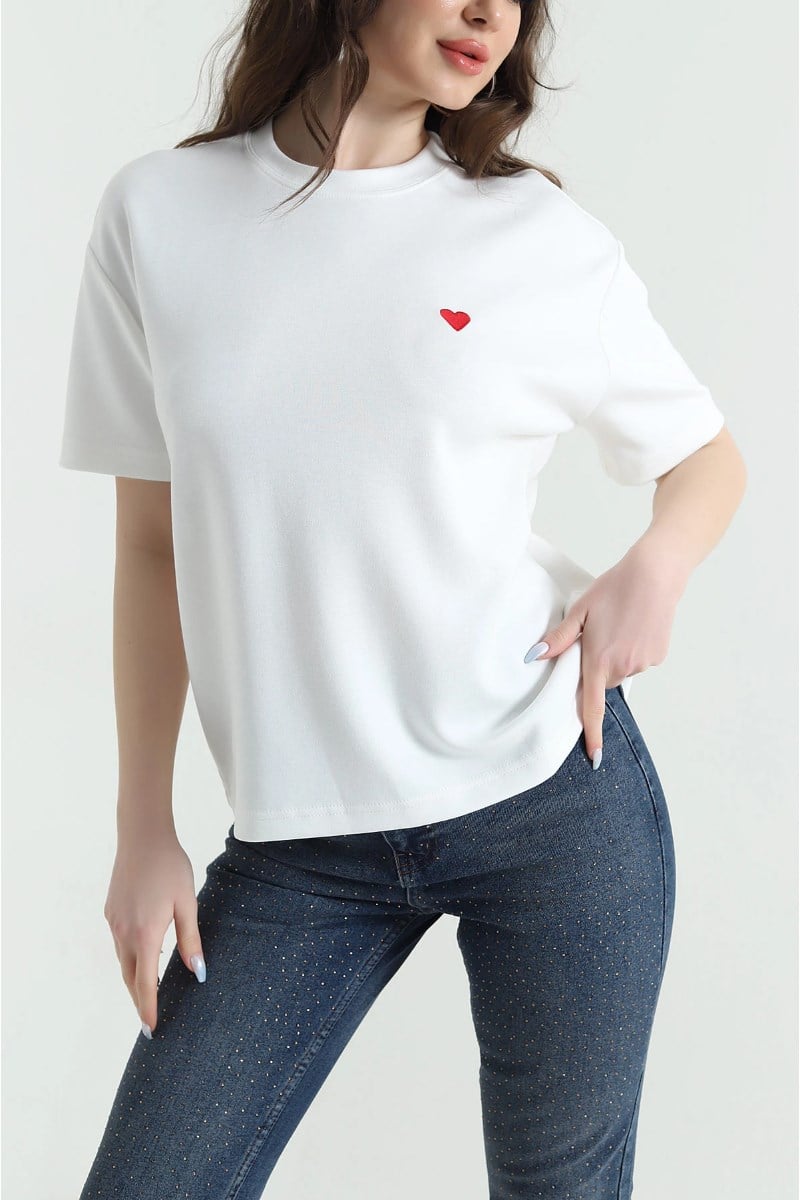Kalp Nakış İşlemeli TshirtKADIN T-SHİRT