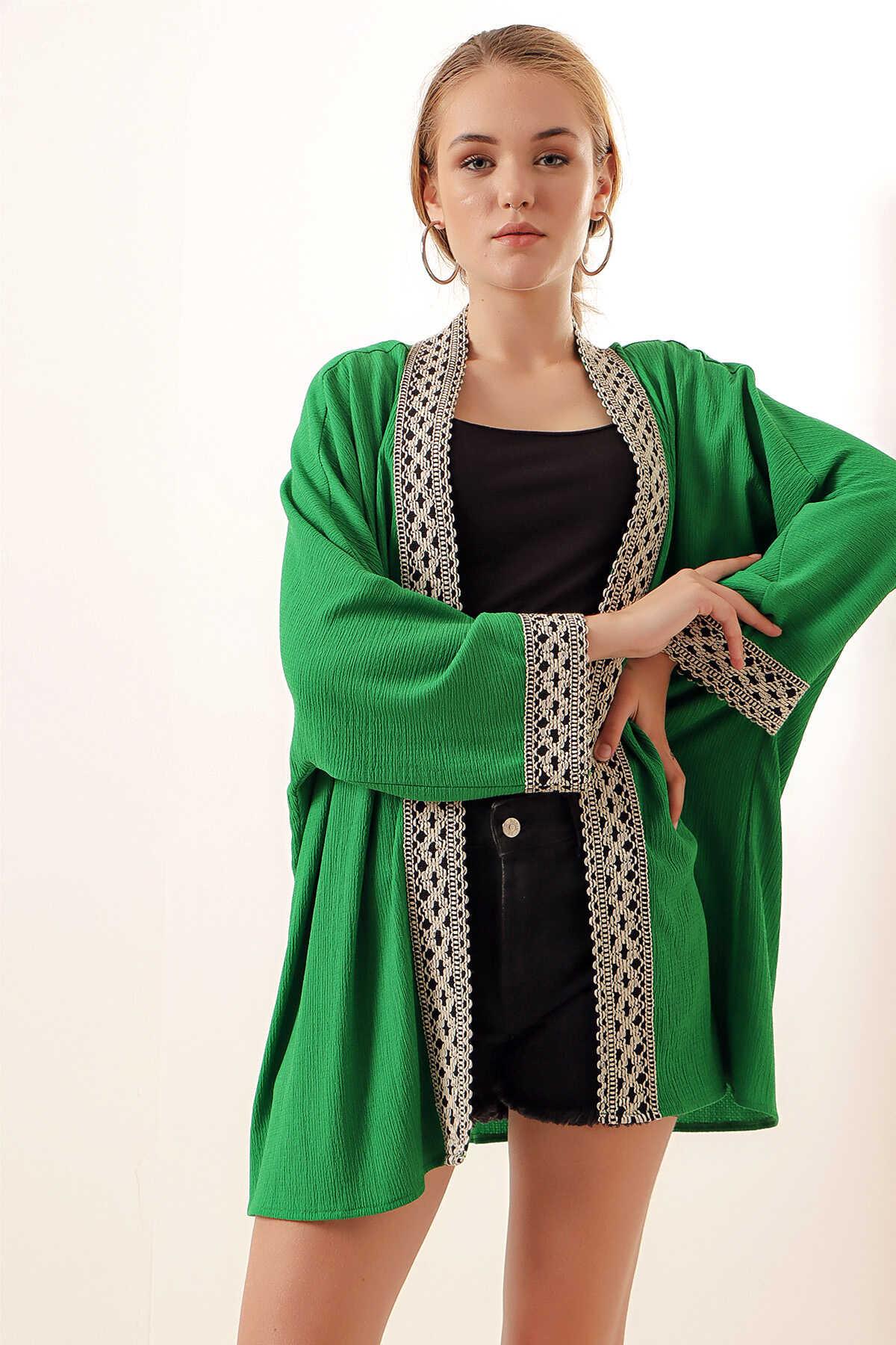 Nakış İşlemeli KimonoKADIN KİMONO & KAFTAN