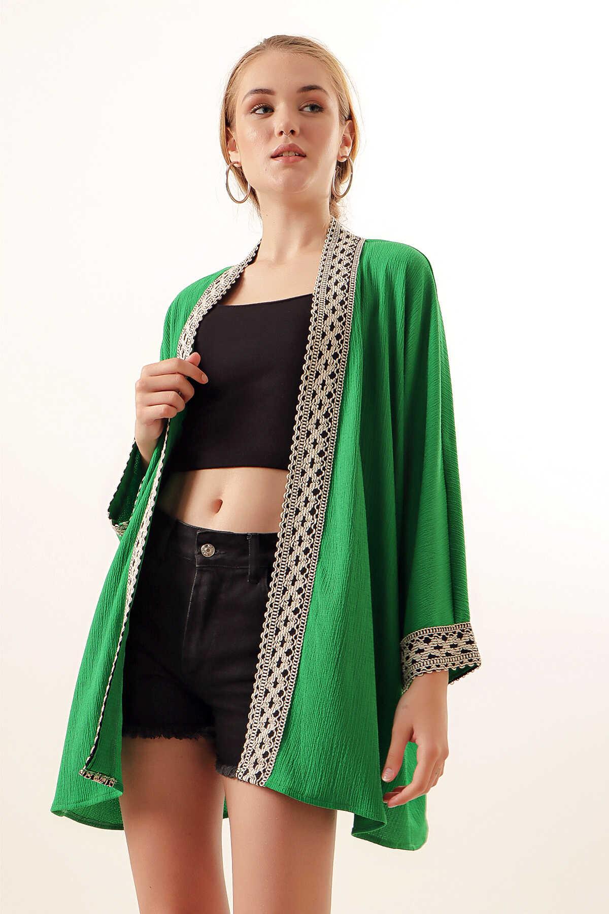 Nakış İşlemeli KimonoKADIN KİMONO & KAFTAN