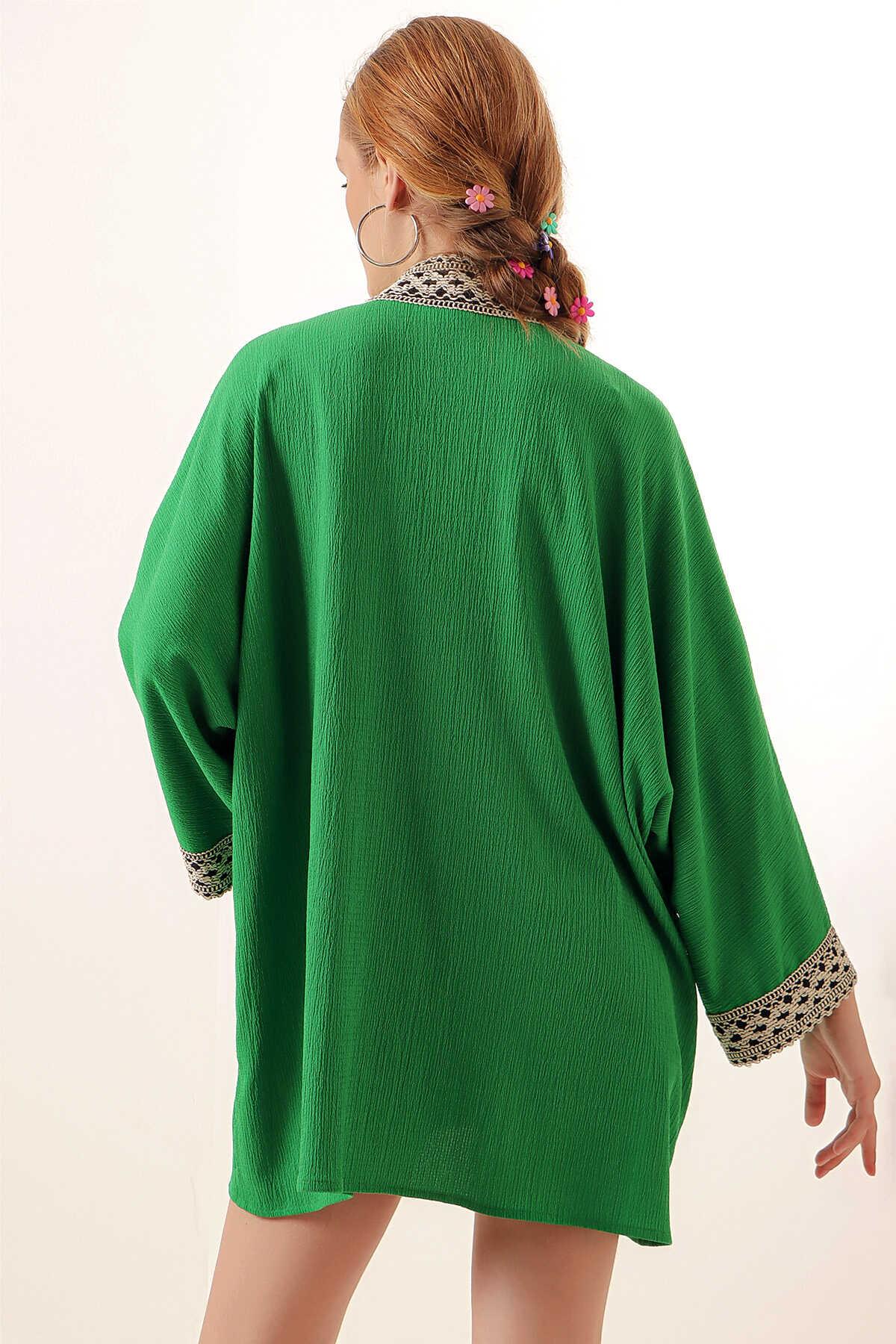 Nakış İşlemeli KimonoKADIN KİMONO & KAFTAN