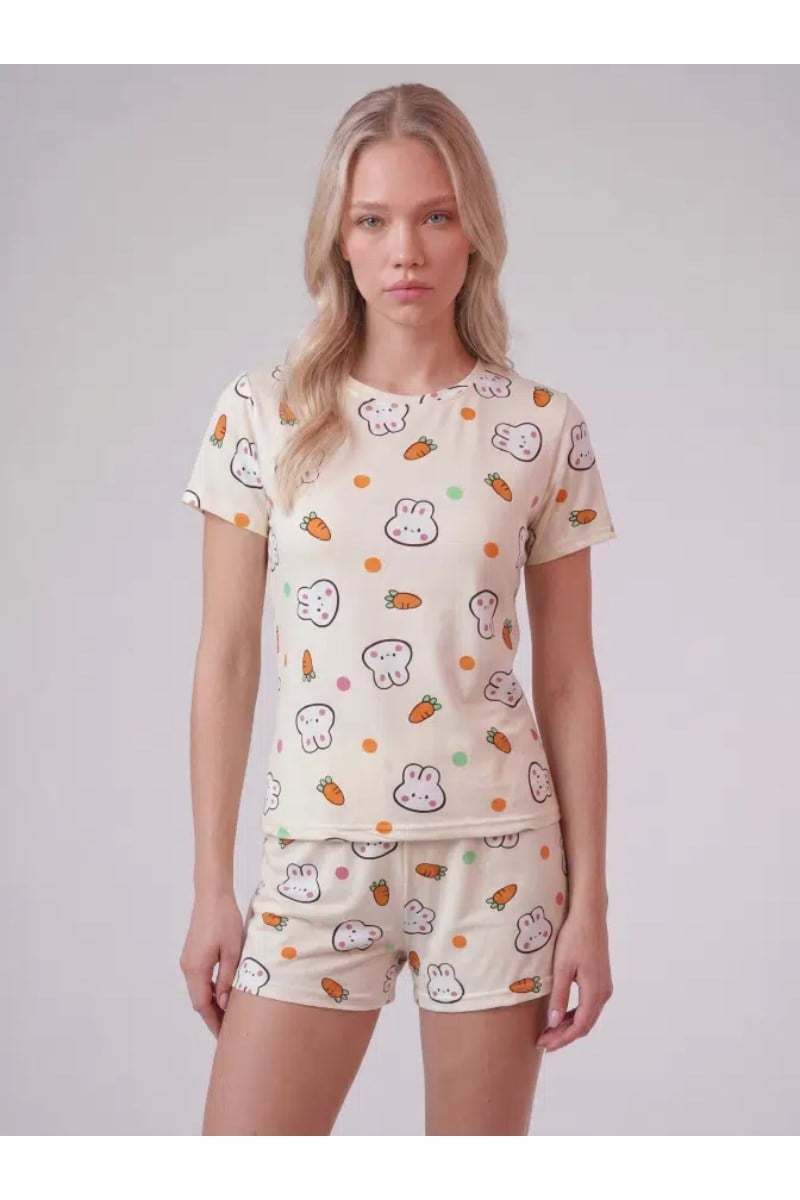 Tavşan ve Havuç Desenli Tshirt Şort Pijama TakımıKADIN PİJAMA TAKIMI