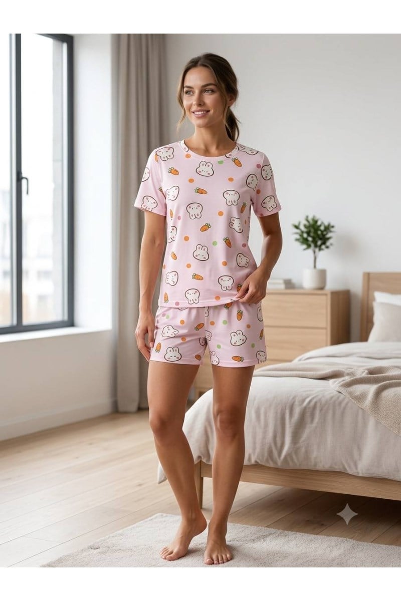 Tavşan ve Havuç Desenli Tshirt Şort Pijama TakımıKADIN PİJAMA TAKIMI