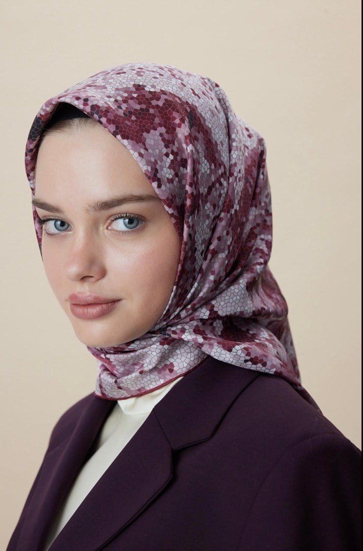 Maisa Sumasalı Çift Taraflı Tivil İpek Eşarp 90*90