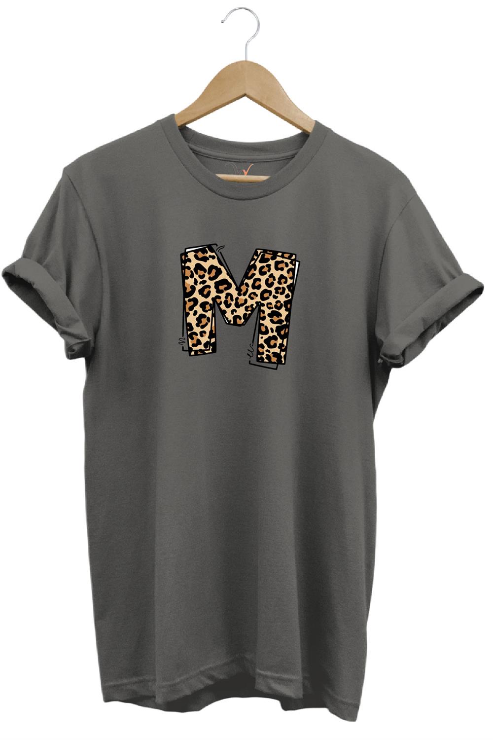 Leopar Desenli Doğum Günü Hediyesi M Harfi Baskılı %100 Pamuk Regular Fit Bisiklet Yaka T-Shirt - Antrasit