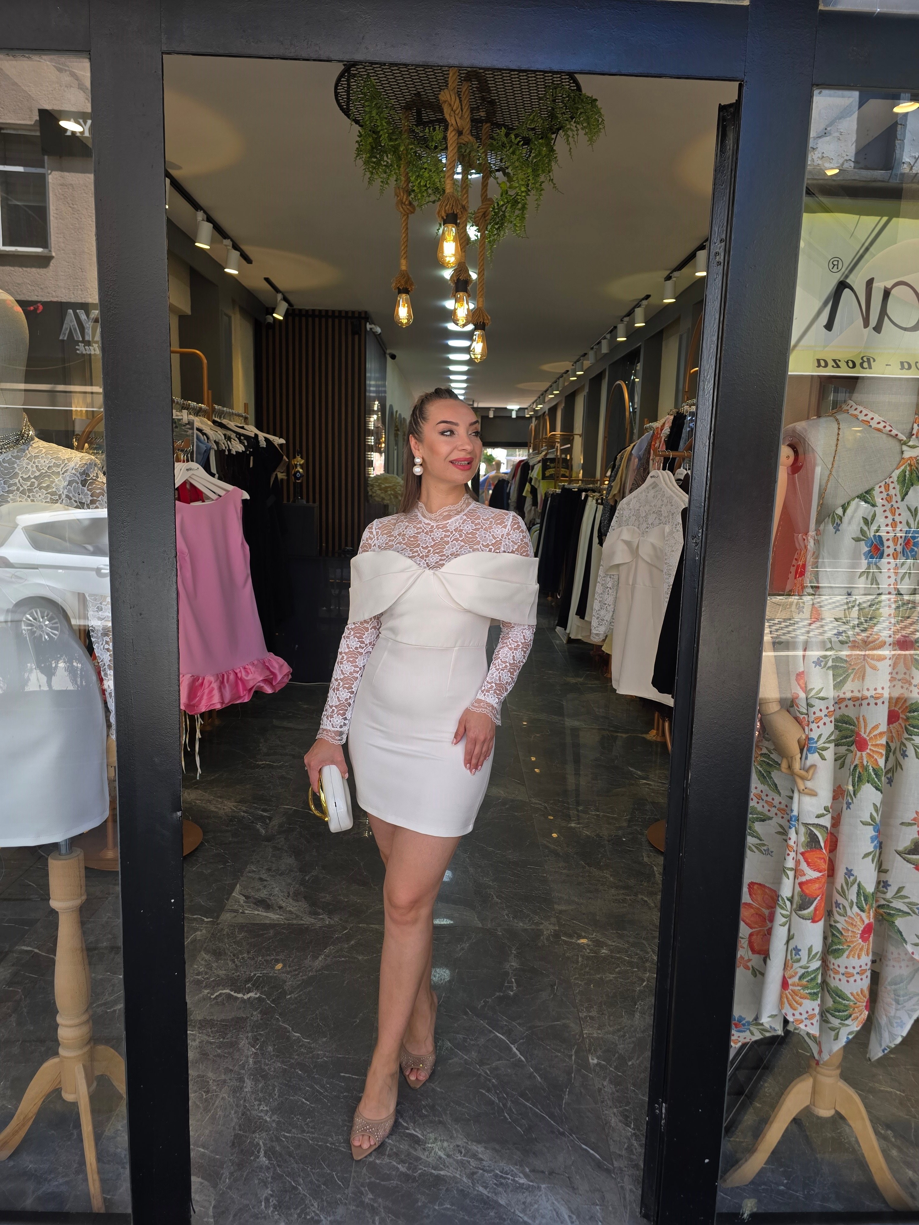BEYAZ DANTEL DETAYLI TASARIM ELBİSE