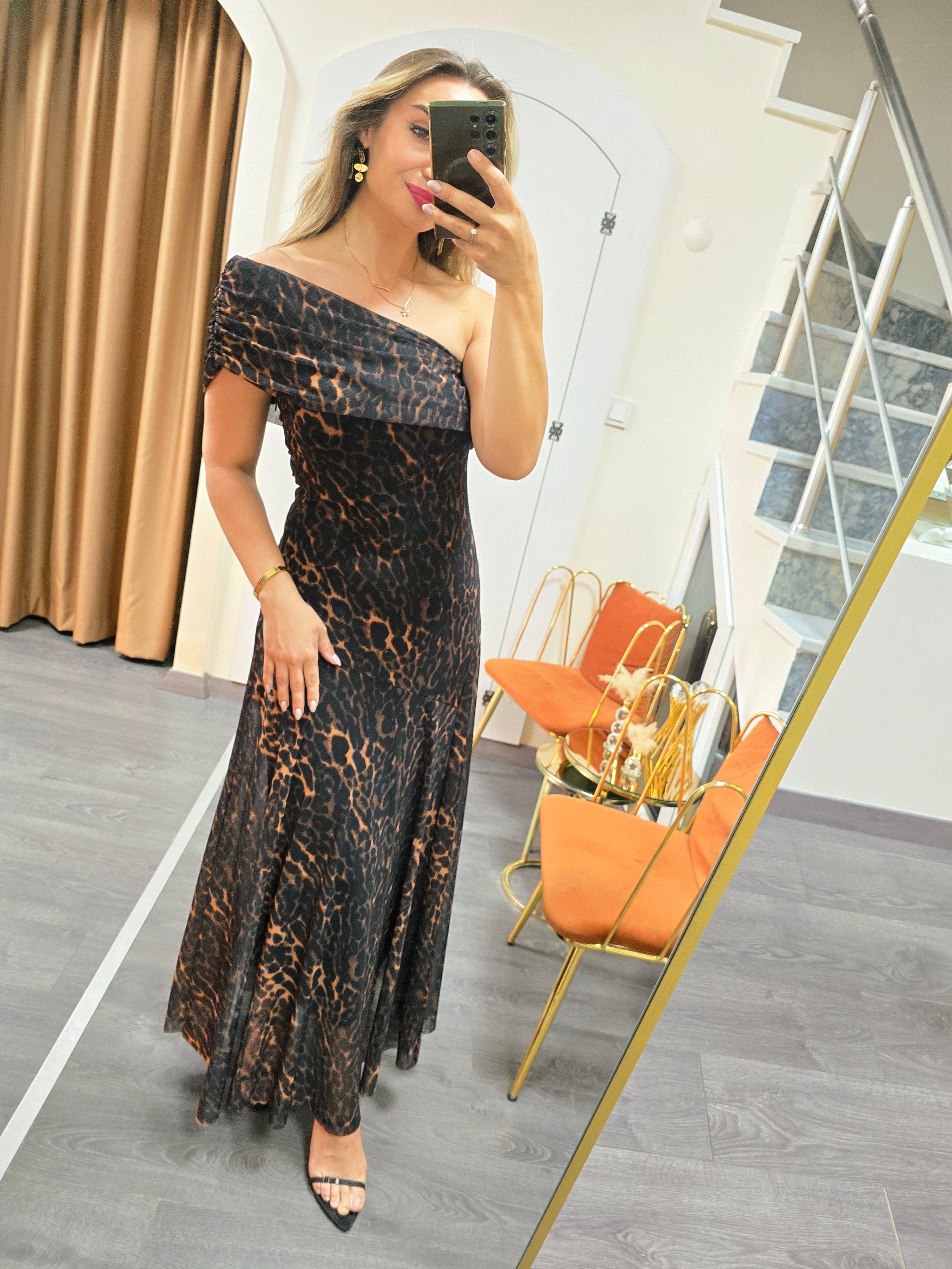 DRAPE YAKALI LEOPAR UZUN ELBİSE