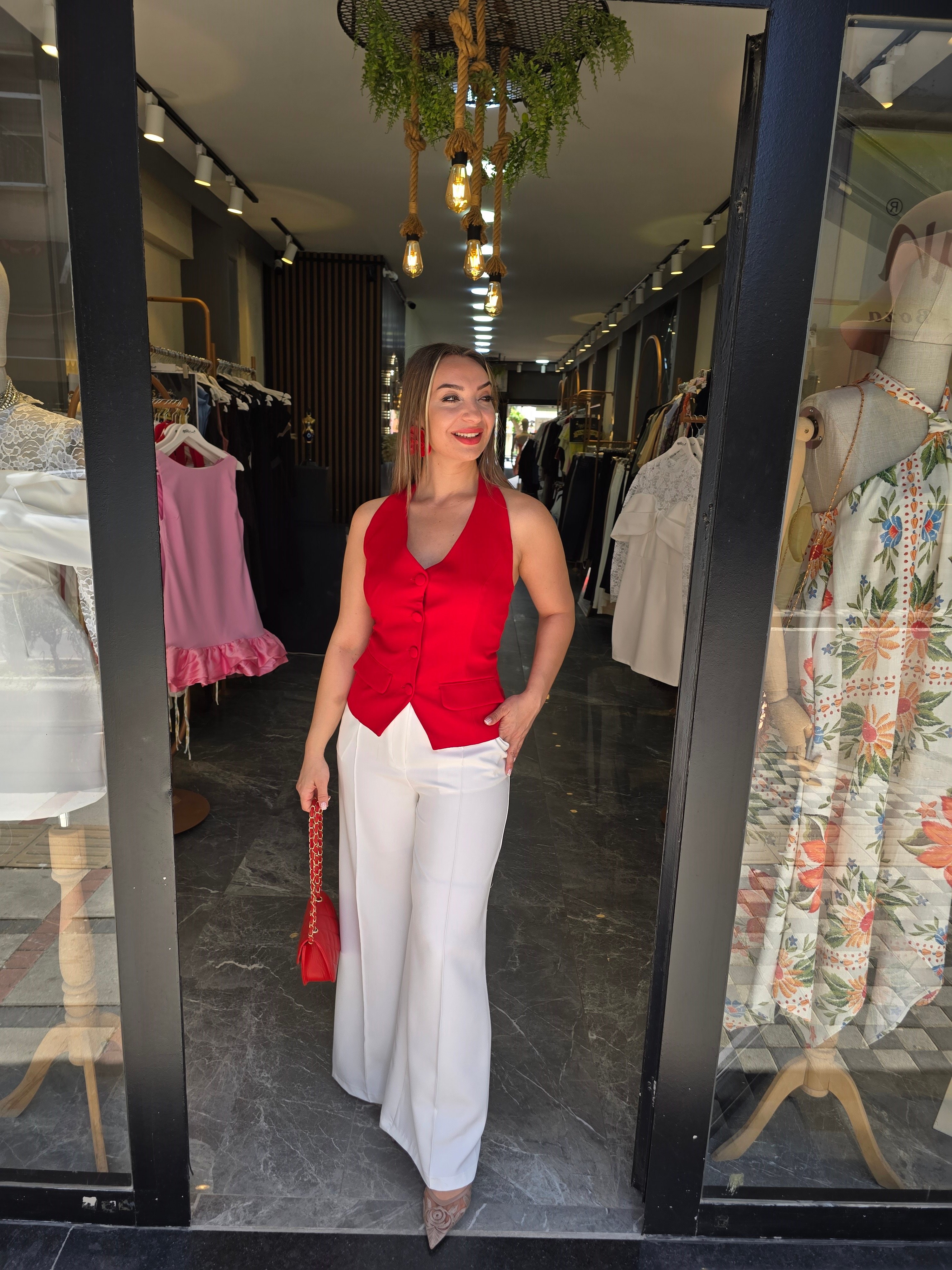 KEMER DETAYLI BEYAZ PANTOLON