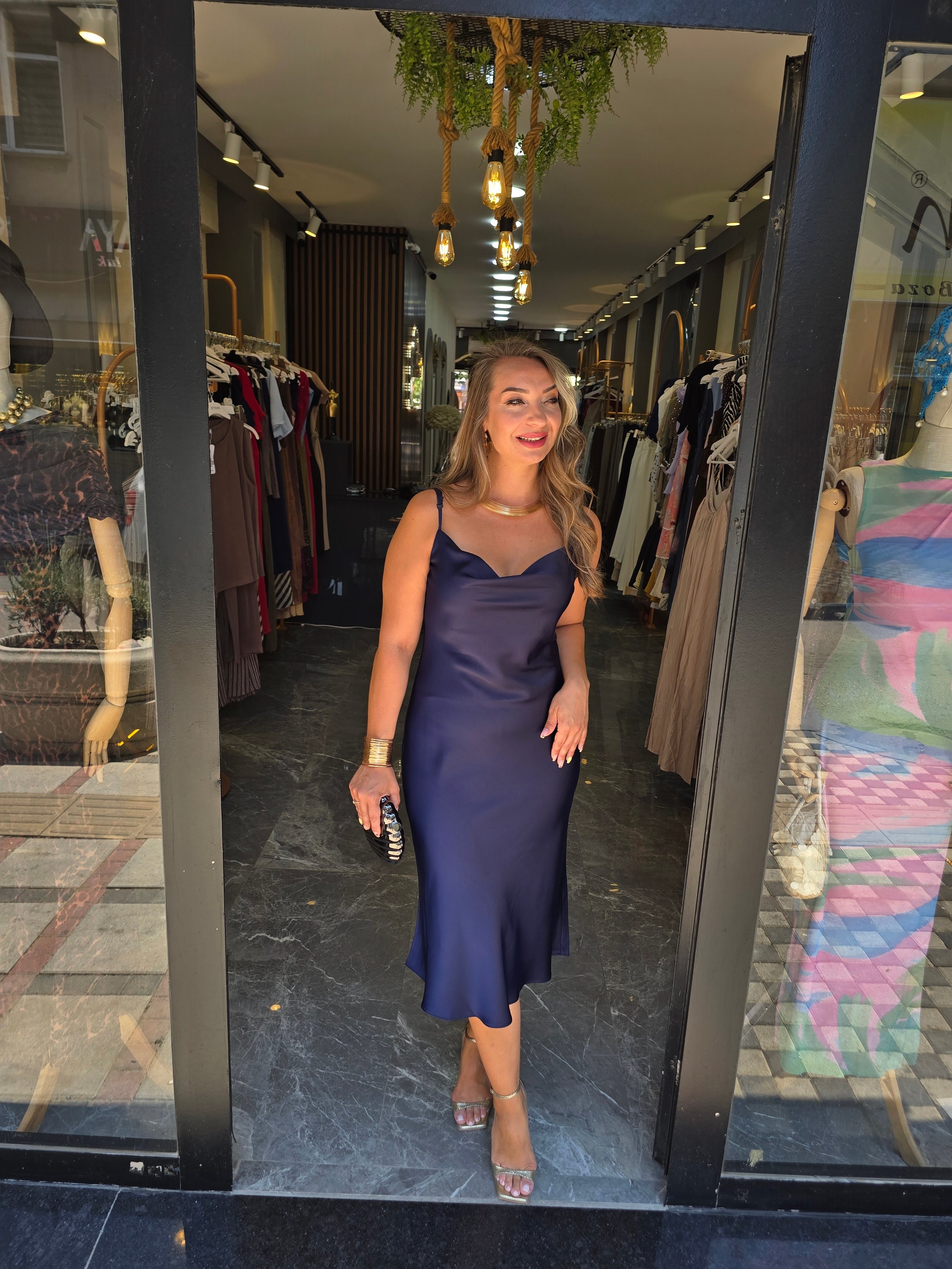 LACİVERT SATEN ASKILI ELBİSE