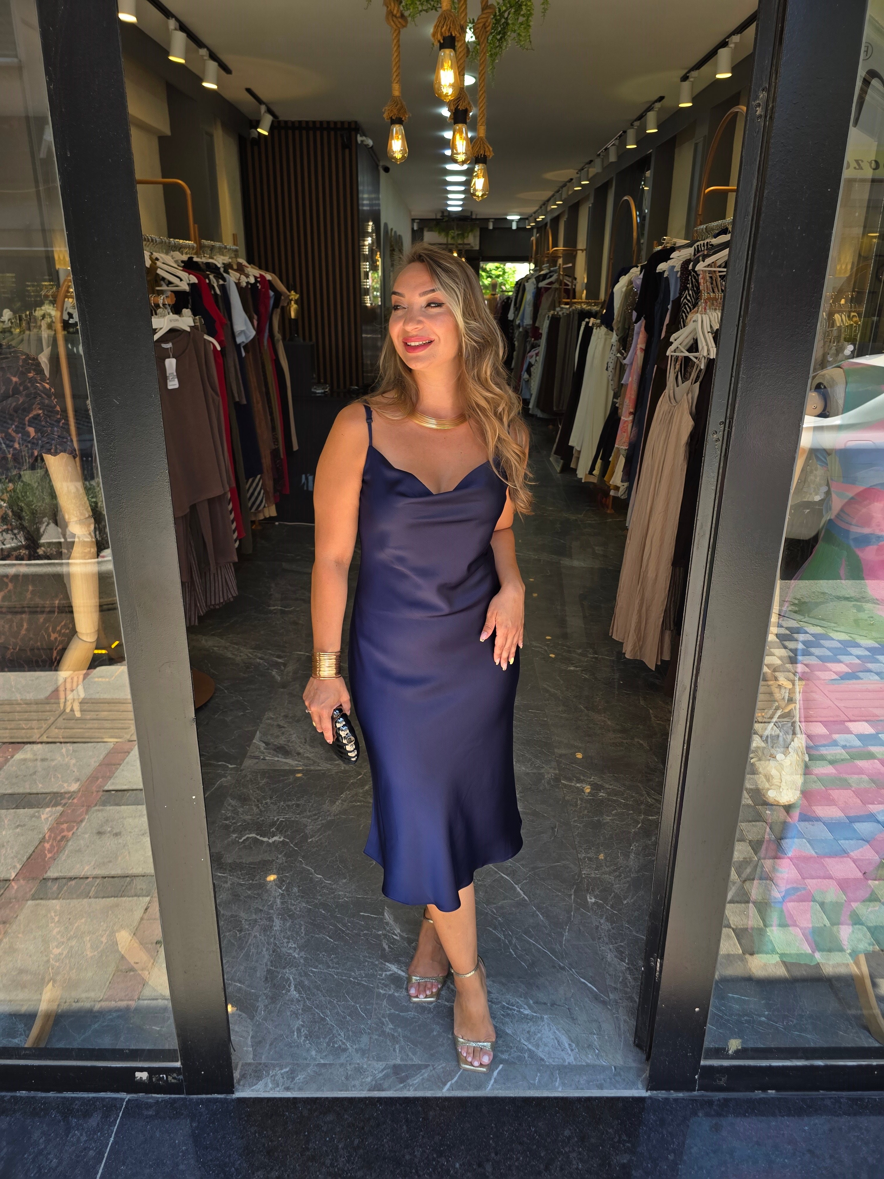 LACİVERT SATEN ASKILI ELBİSE