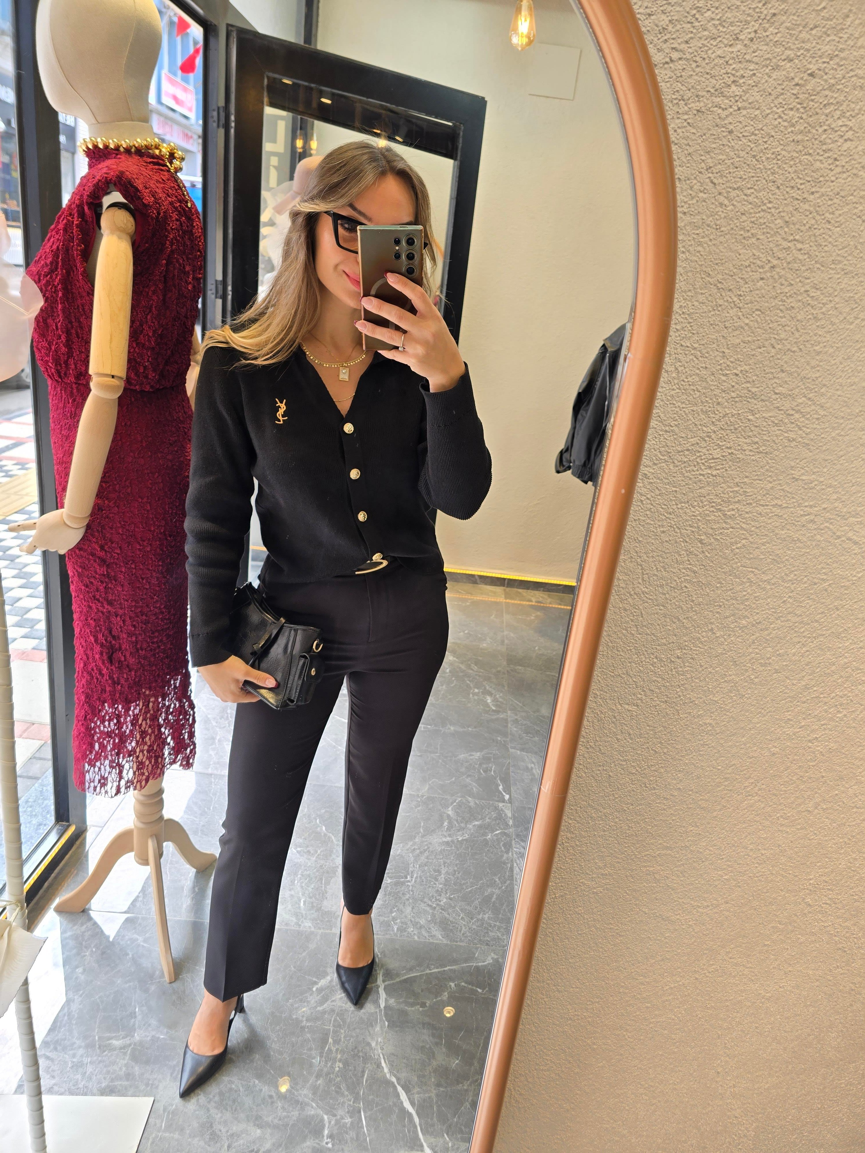 MARKA MODEL GOLD NAKIŞ İŞLEMELİ SİYAH HIRKA