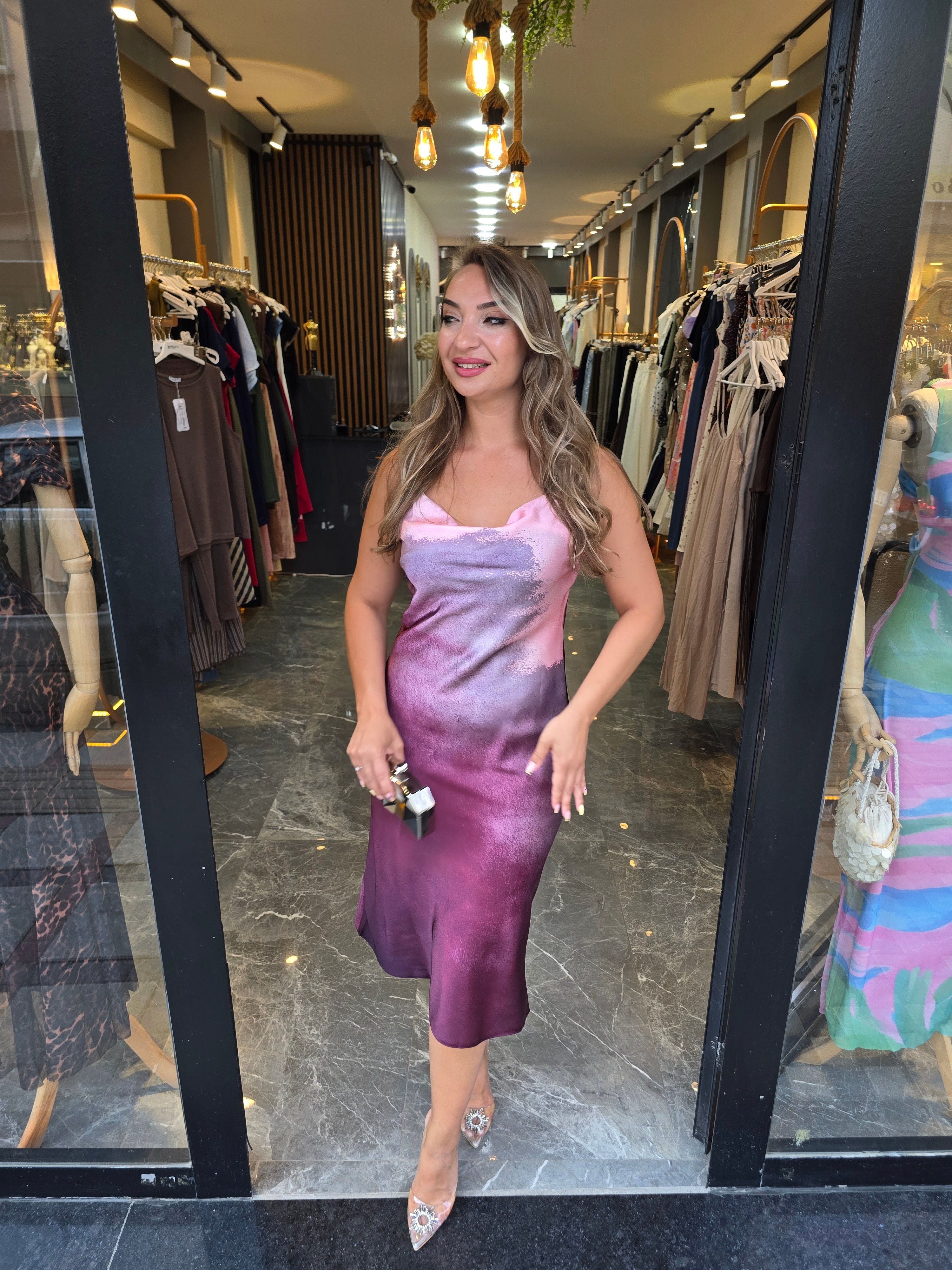 PEMBE GEÇİŞLİ PAMUK SATEN ELBİSE