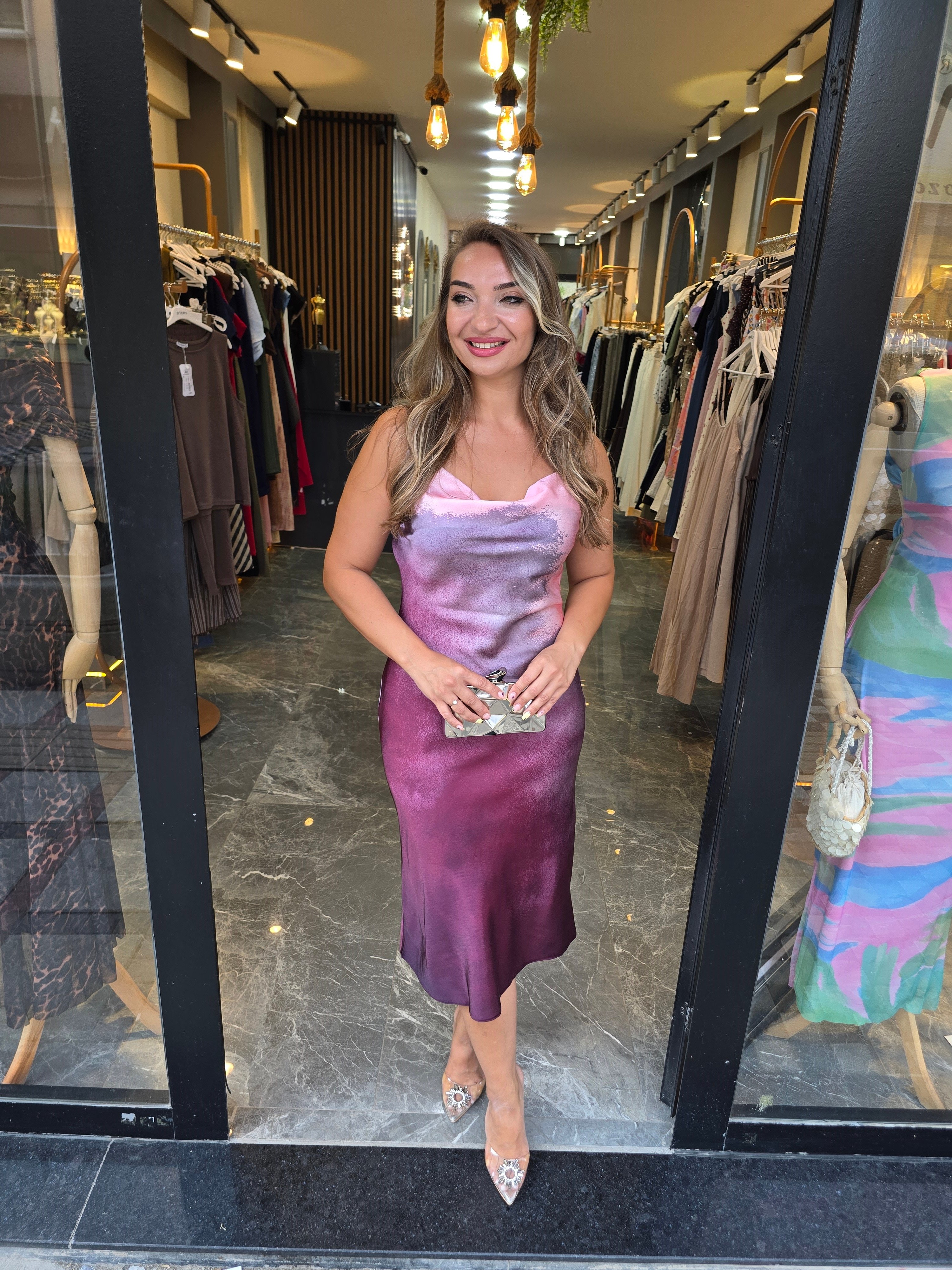 PEMBE GEÇİŞLİ PAMUK SATEN ELBİSE
