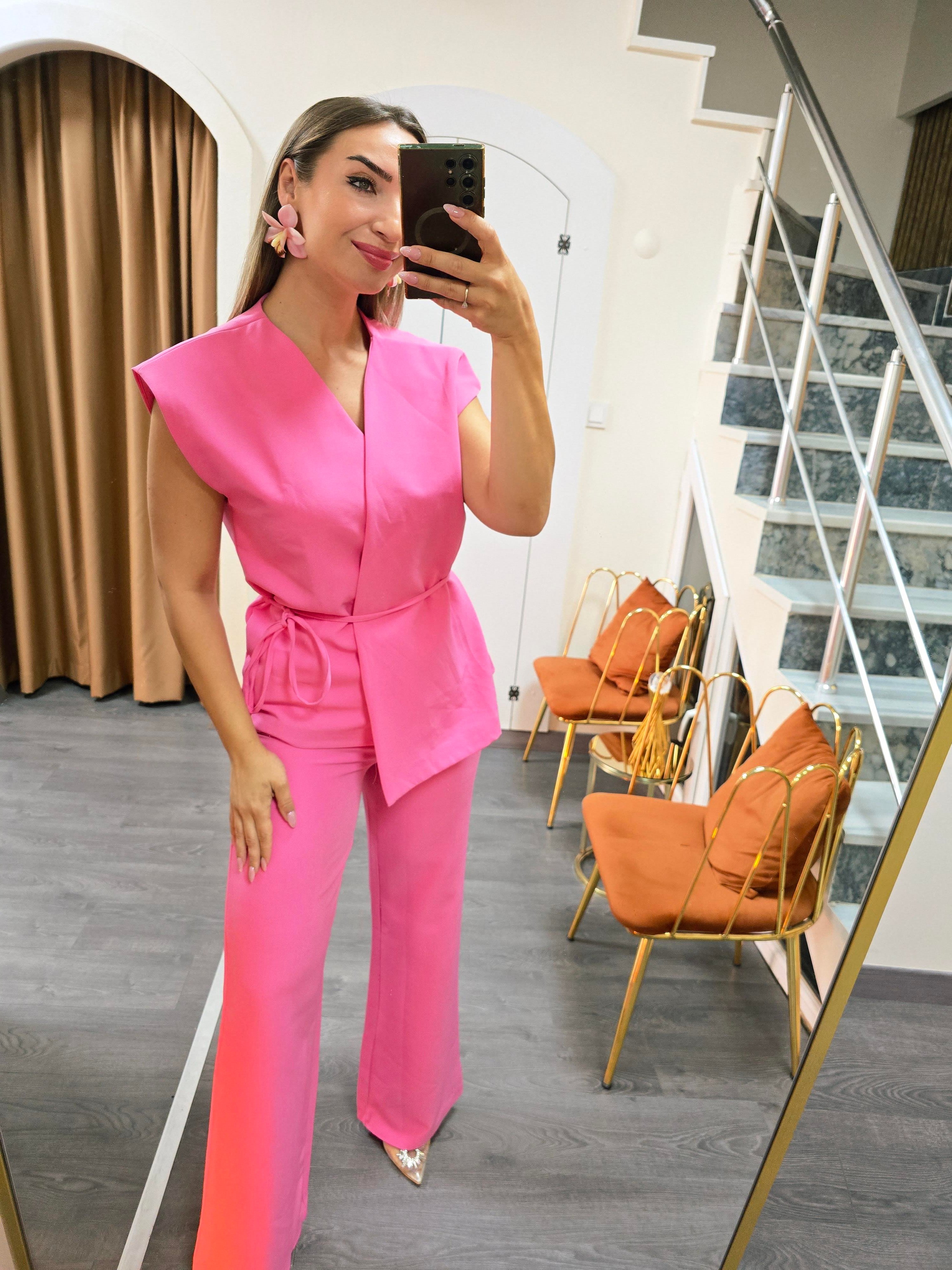 PEMBE YELEKLİ TAKIM