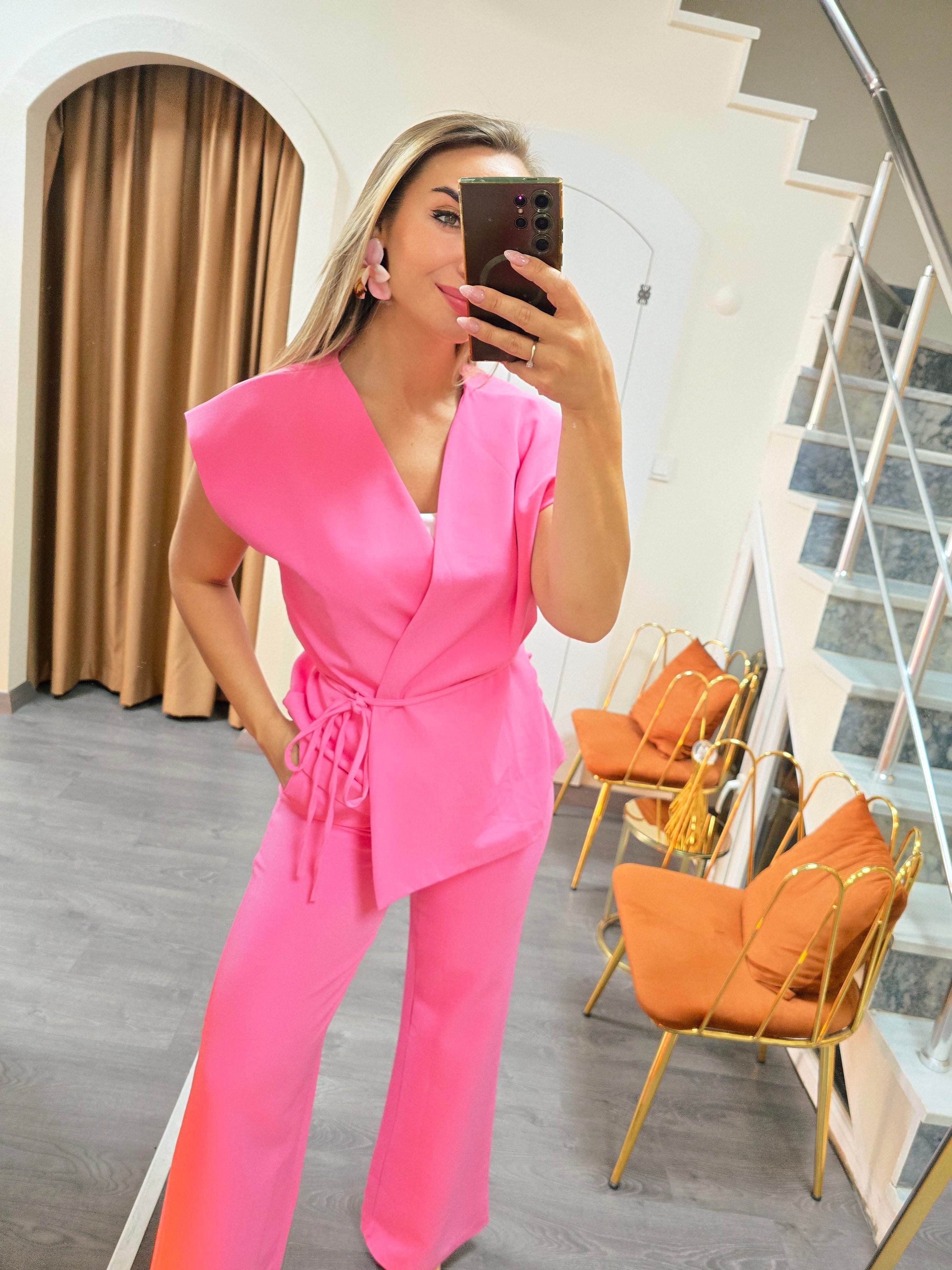 PEMBE YELEKLİ TAKIM