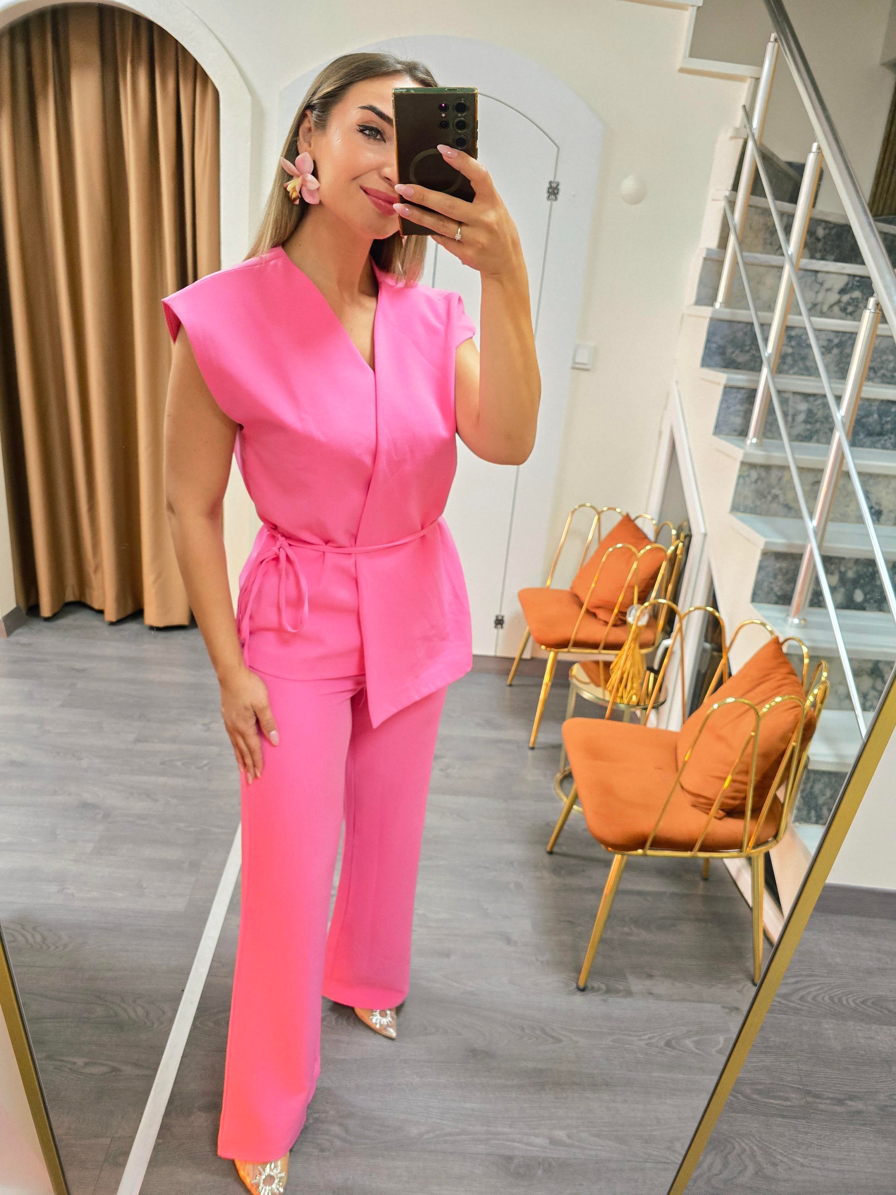 PEMBE YELEKLİ TAKIM