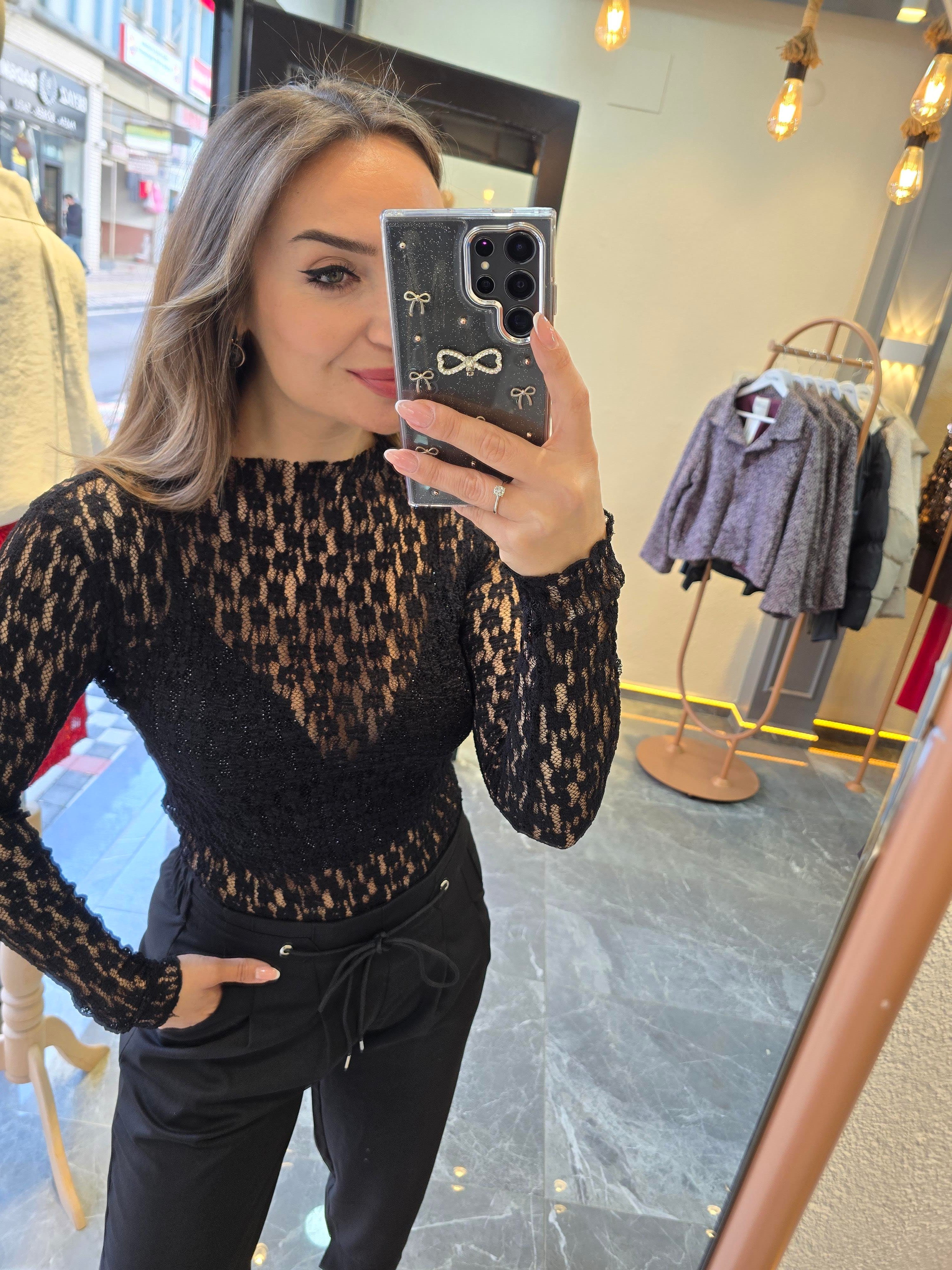 SİYAH DANTEL BLUZ