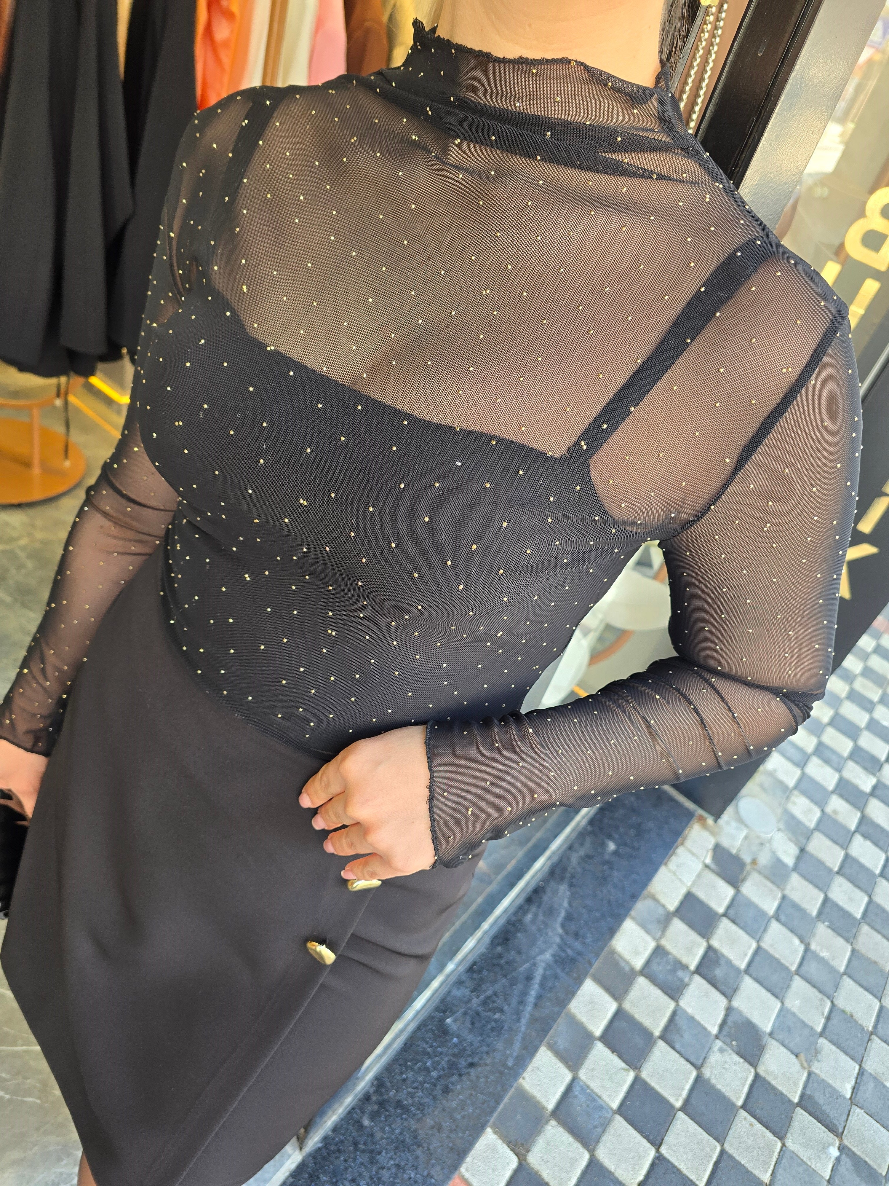 SİYAH GOLD DETAYLI TÜL BLUZ 