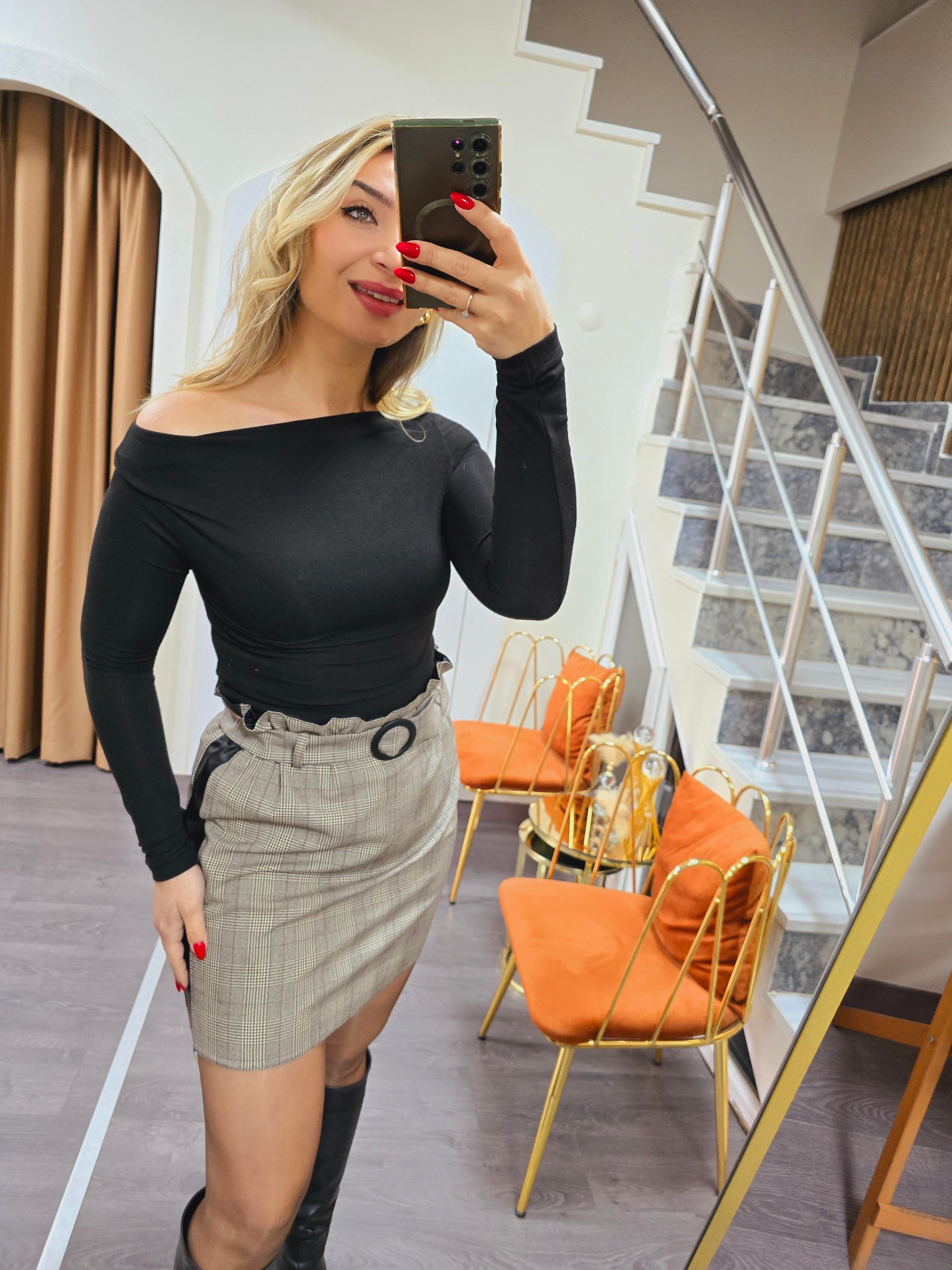 SİYAH KAYIK YAKA BLUZ