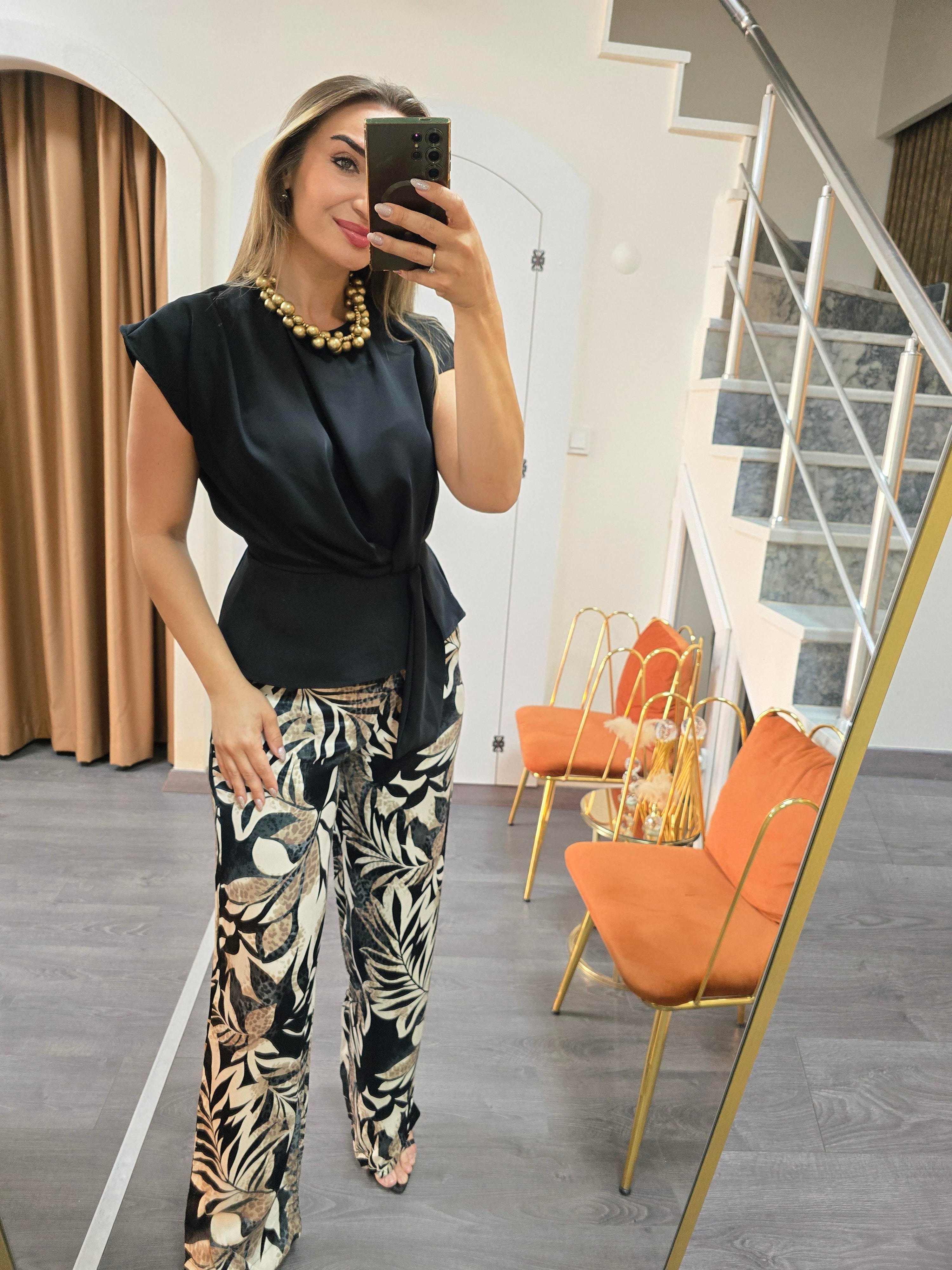 SİYAH TASARIM ARKA BEL LASTİKLİ BLUZ