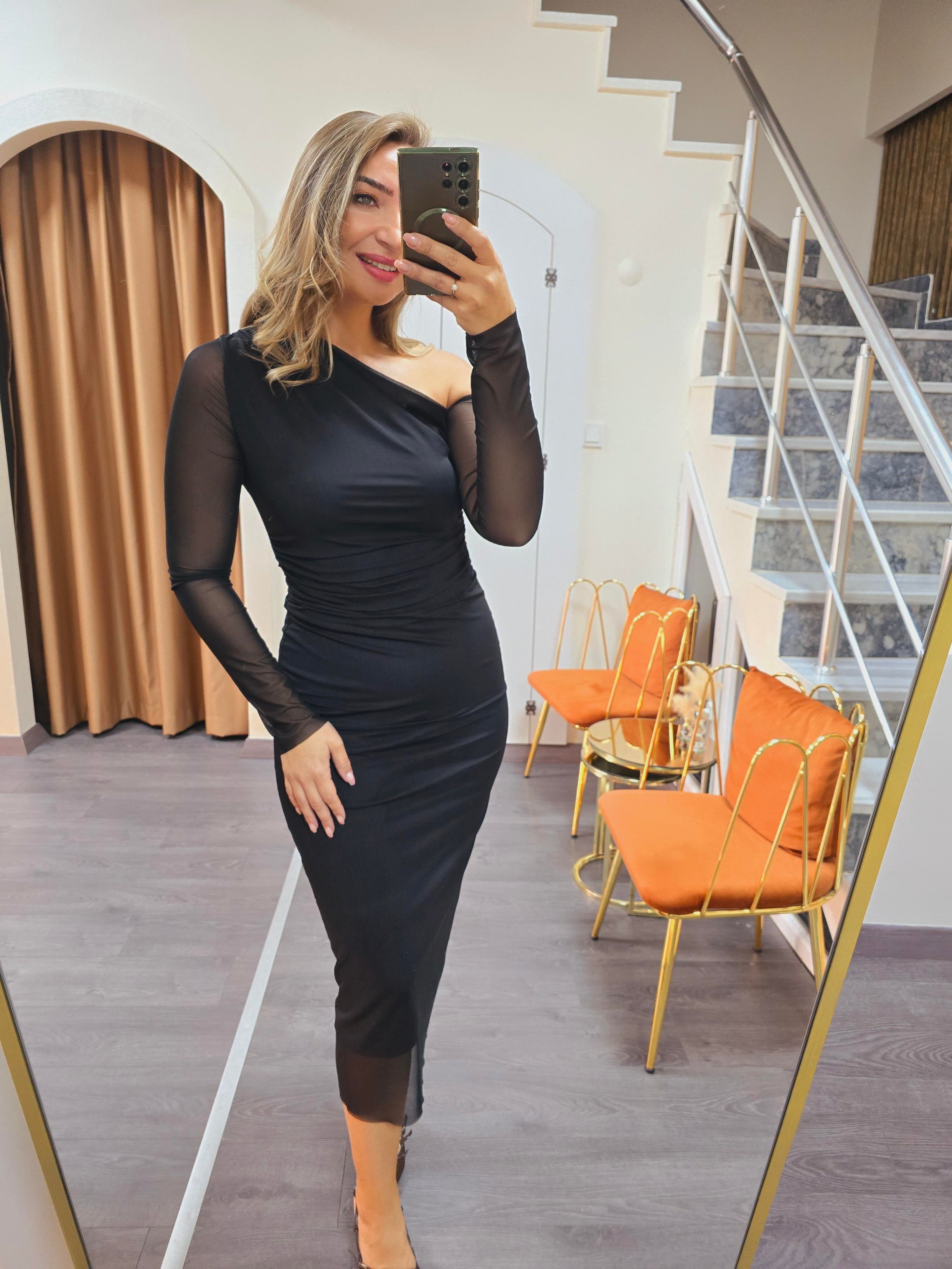 SİYAH ZARİF ELBİSE