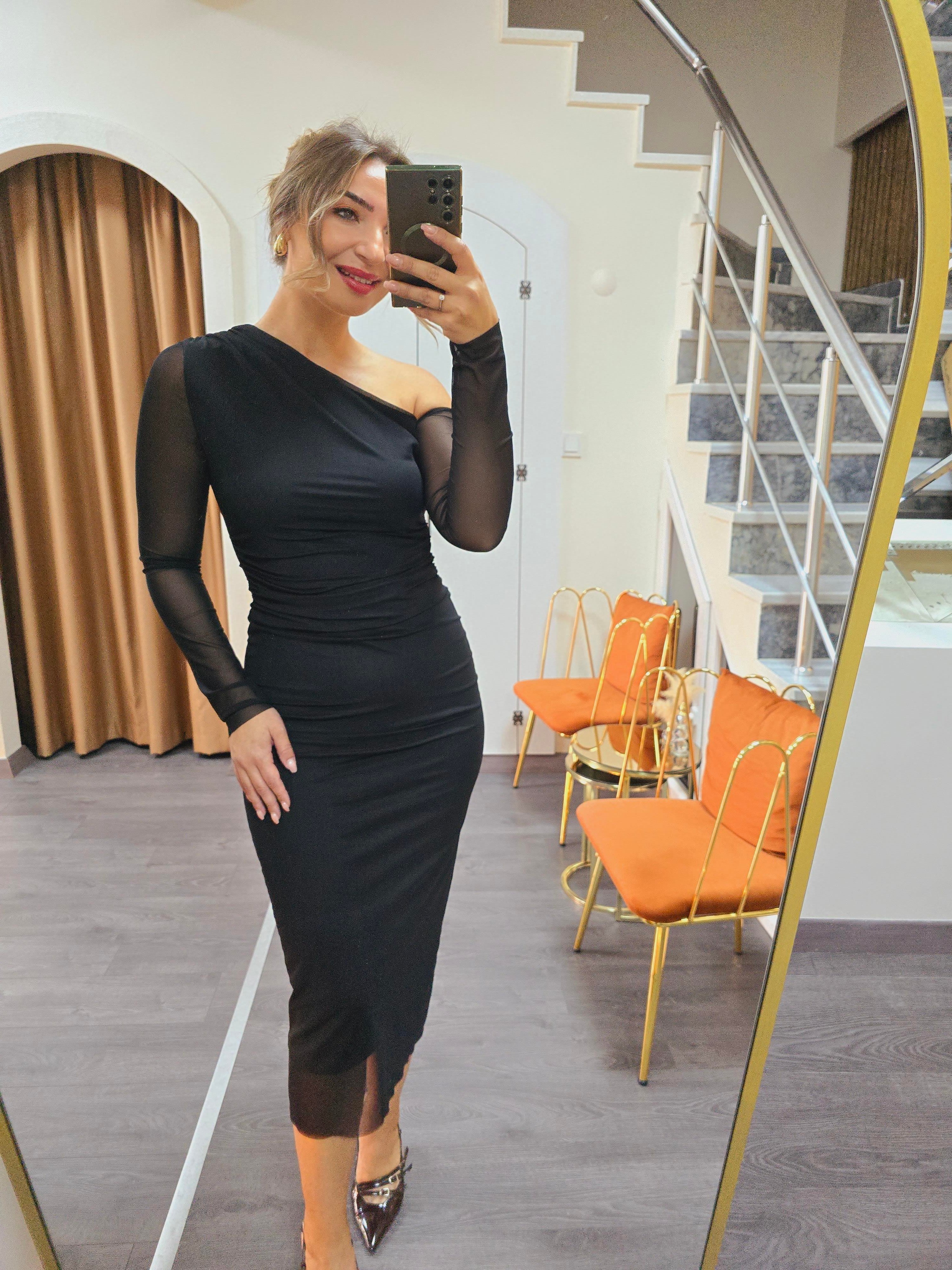 SİYAH ZARİF ELBİSE
