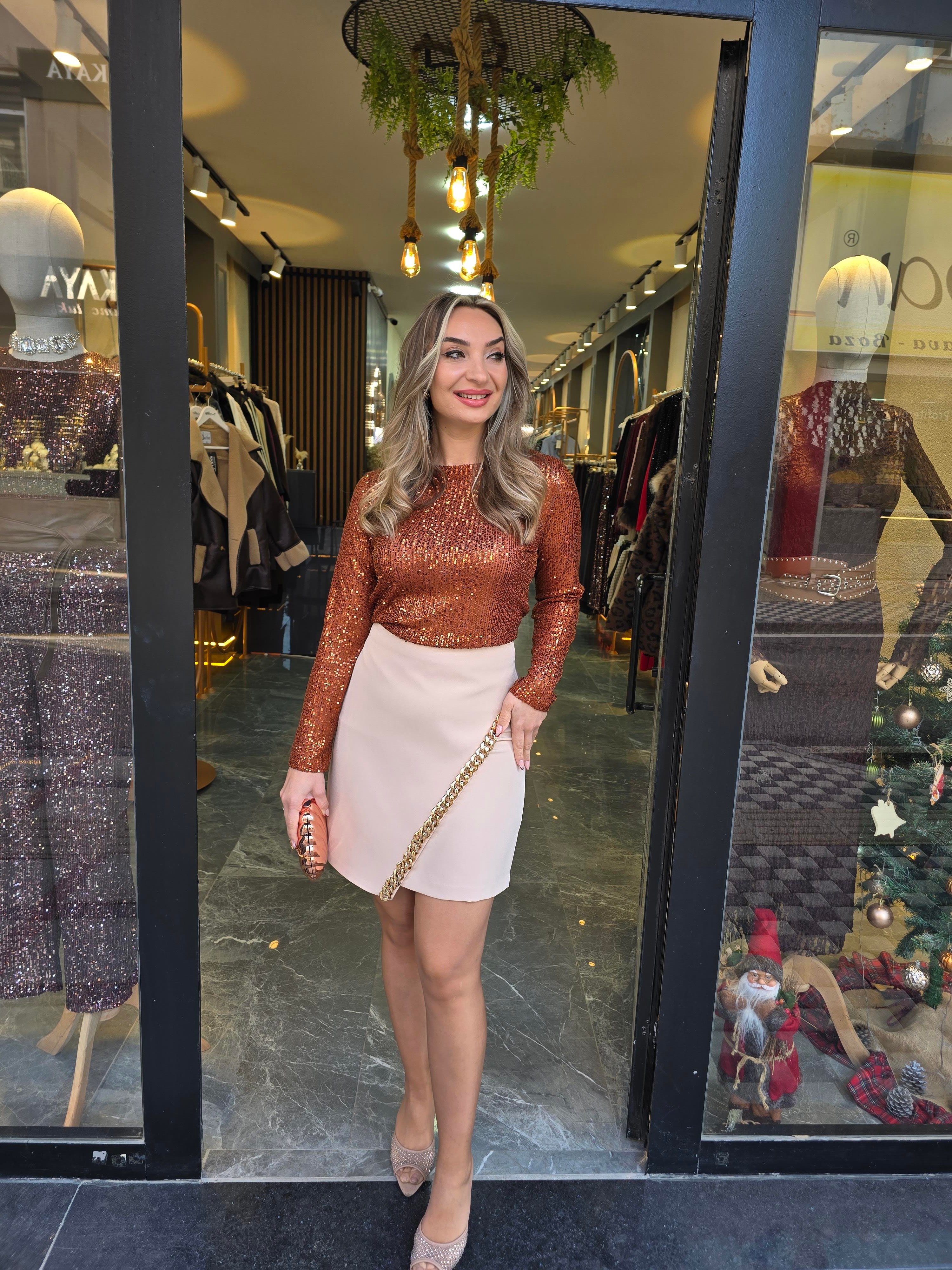 TARÇIN RENGİ PAYET  BLUZ