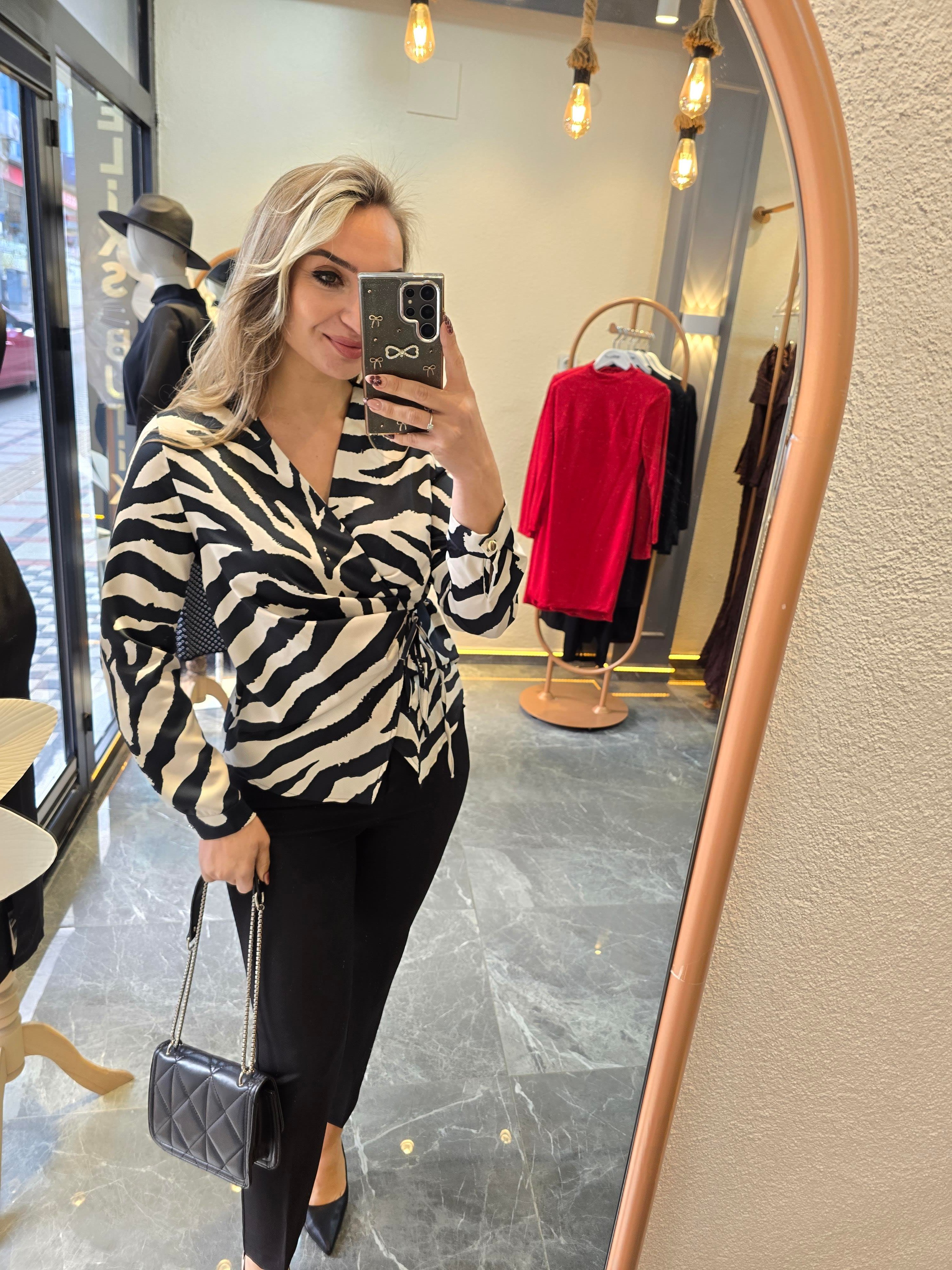 ZEBRA DESENLİ TASARIM BLUZ 