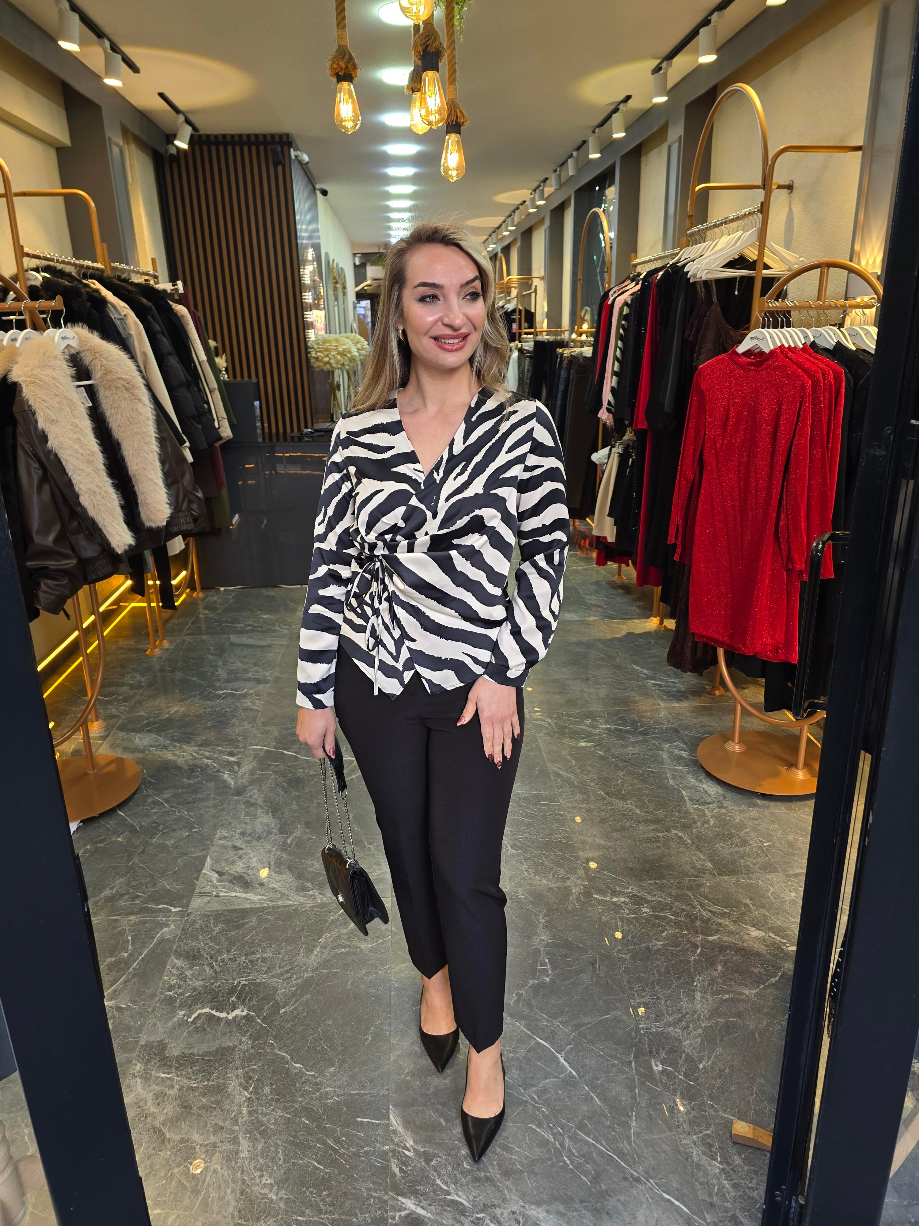 ZEBRA DESENLİ TASARIM BLUZ 