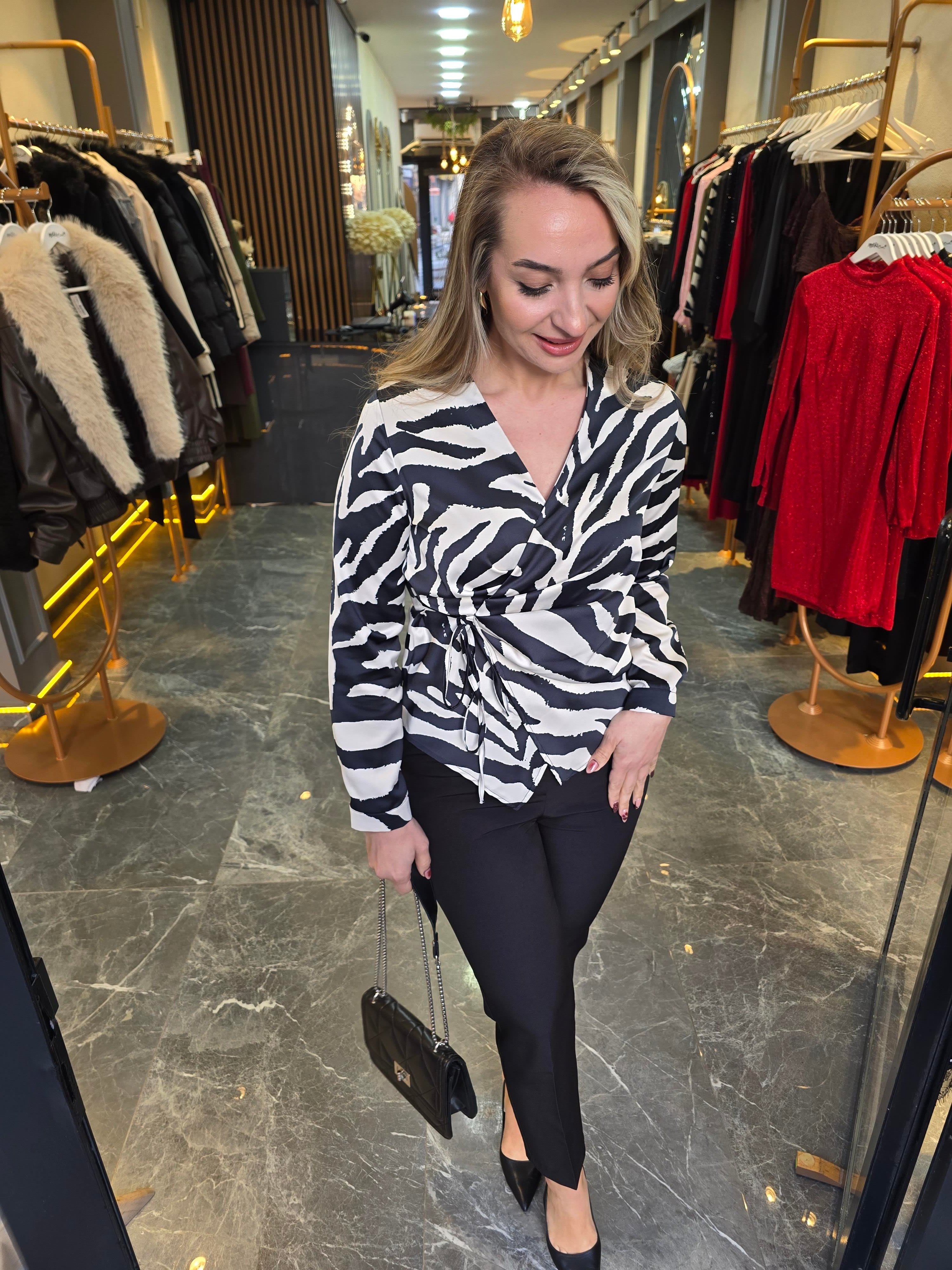 ZEBRA DESENLİ TASARIM BLUZ 