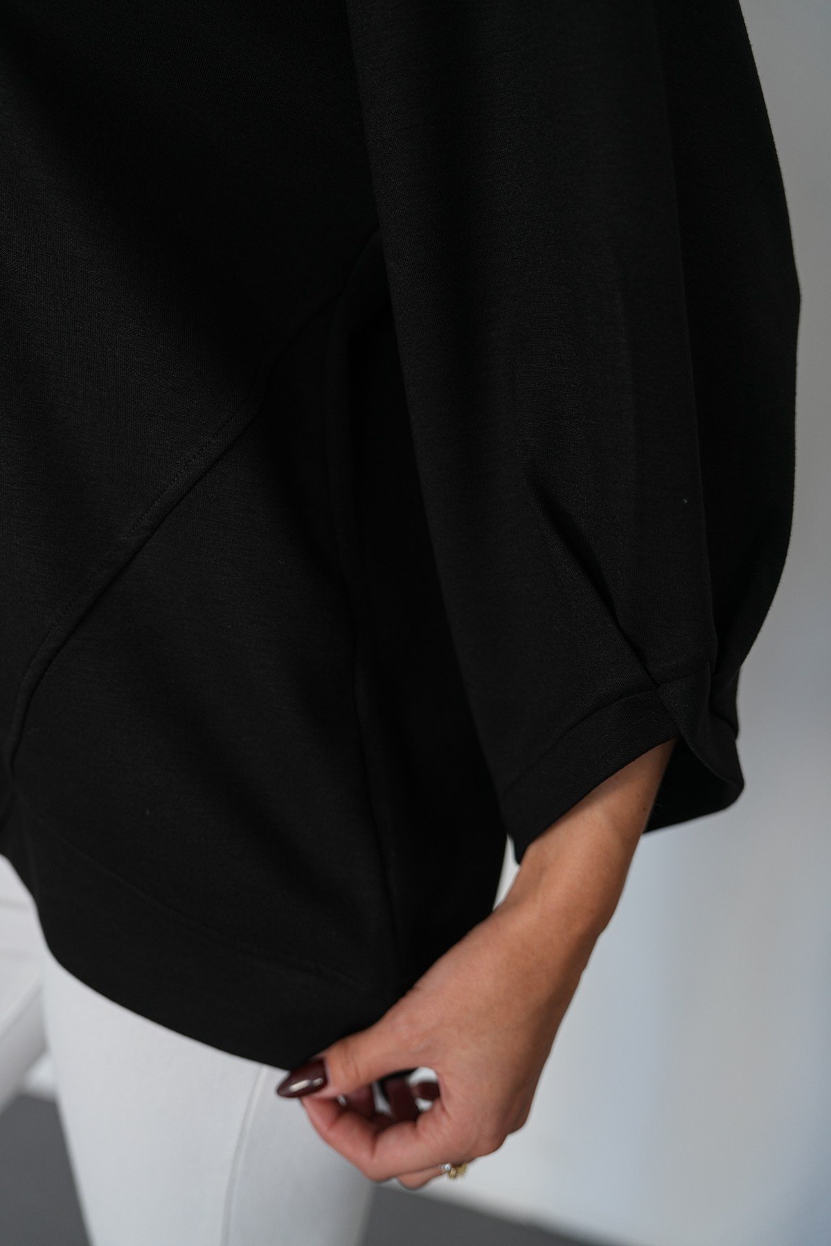 Asimetrik Dikiş Detaylı Kolyeli Sweat