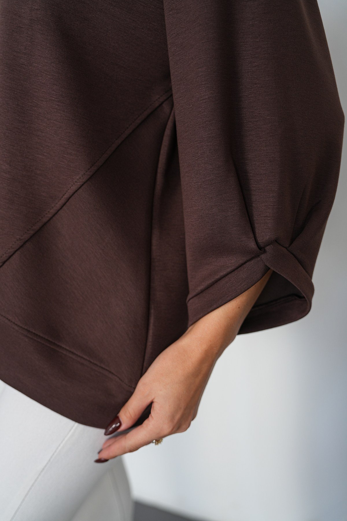 Asimetrik Dikiş Detaylı Kolyeli Sweat