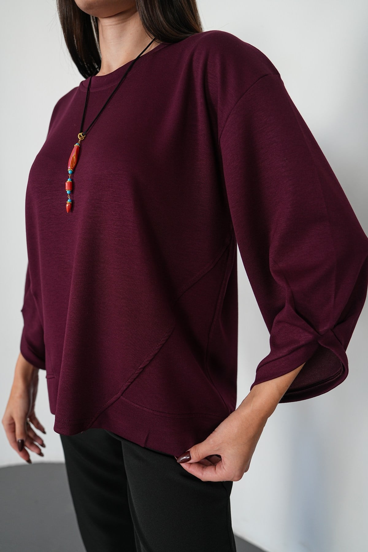 Asimetrik Dikiş Detaylı Kolyeli Sweat
