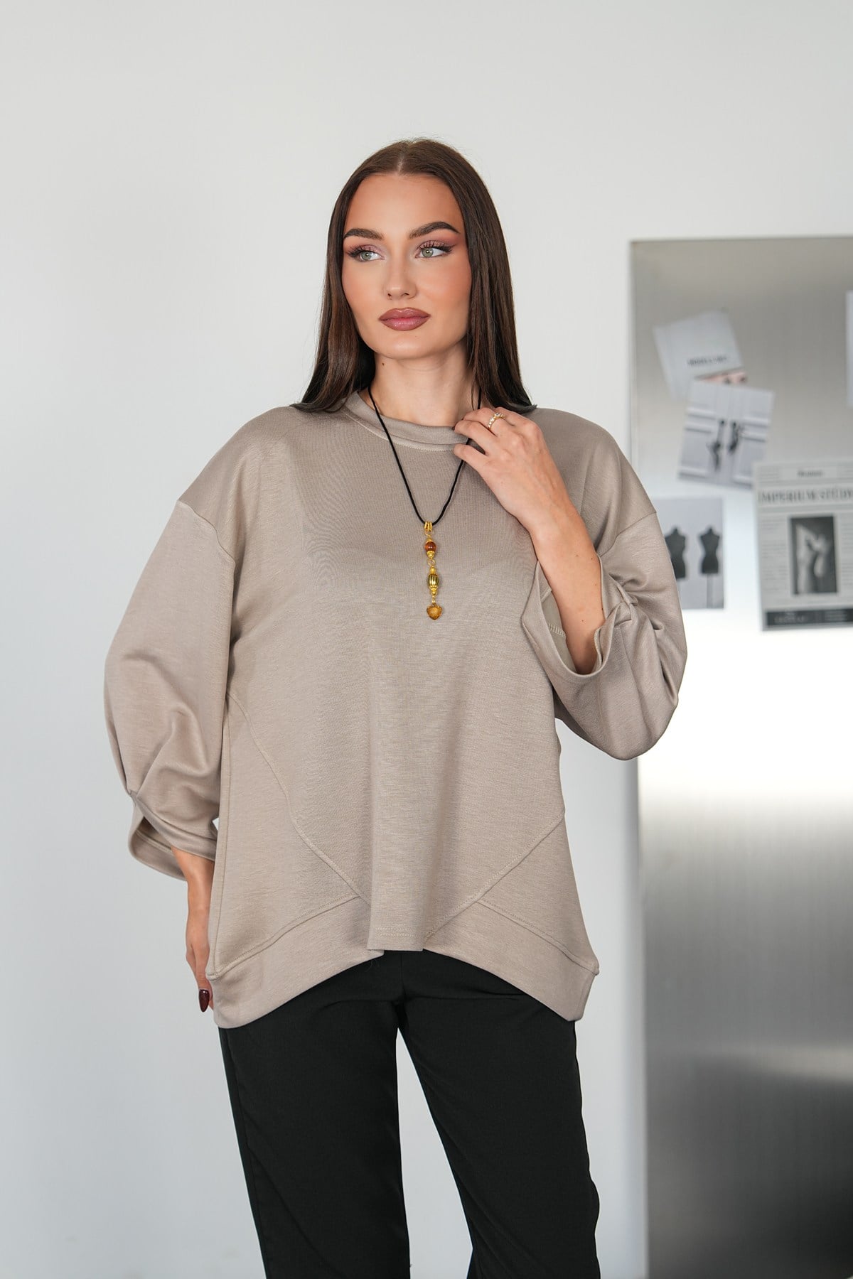 Asimetrik Dikiş Detaylı Kolyeli Sweat